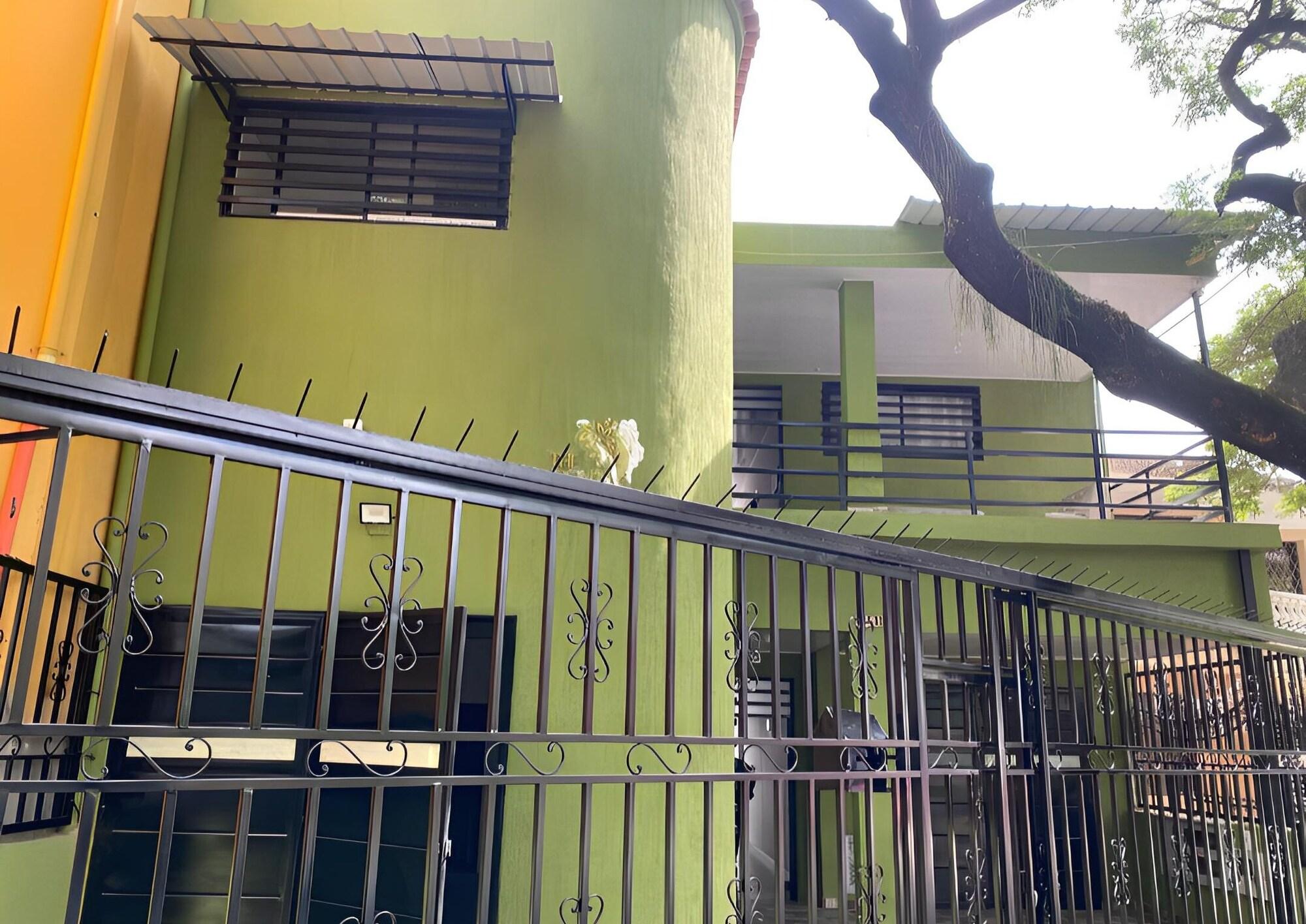 Vista Exterior The Oasis