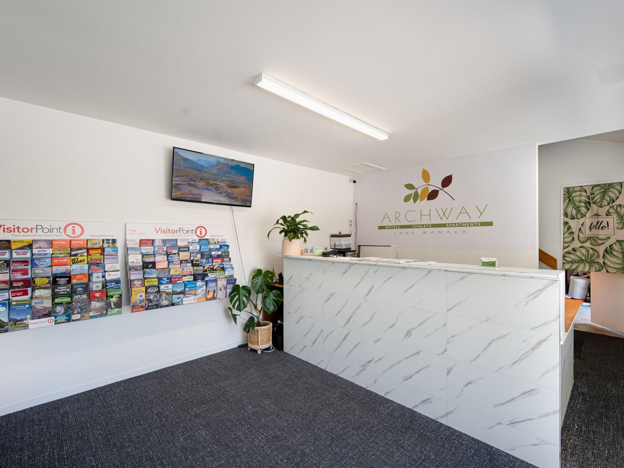 Vista Lobby Archway Motel & Chalets