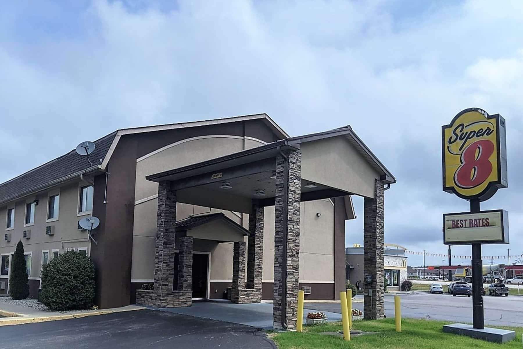 Varios Super 8 by Wyndham Shelbyville