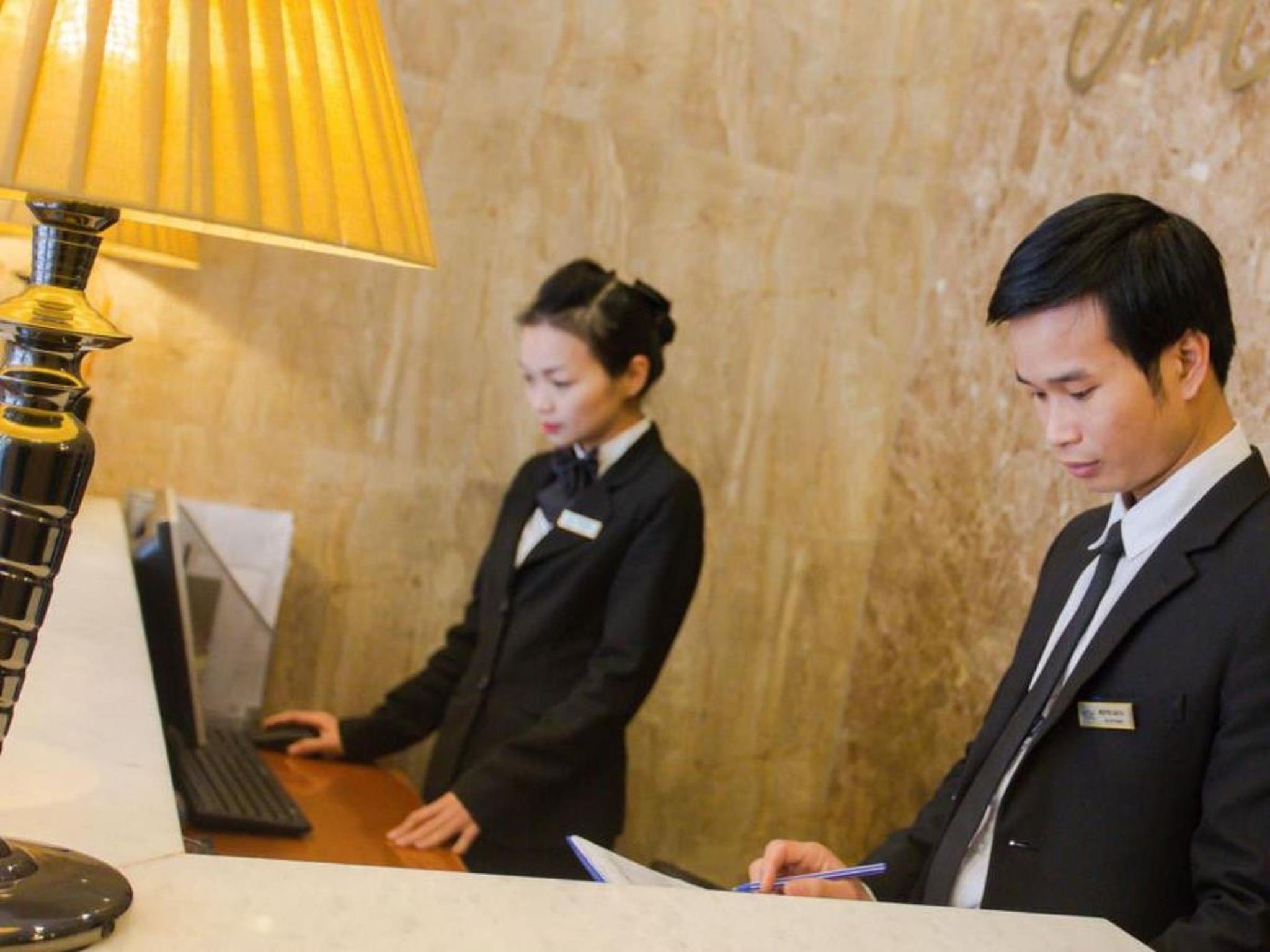 Vista Lobby Golden Art Hotel