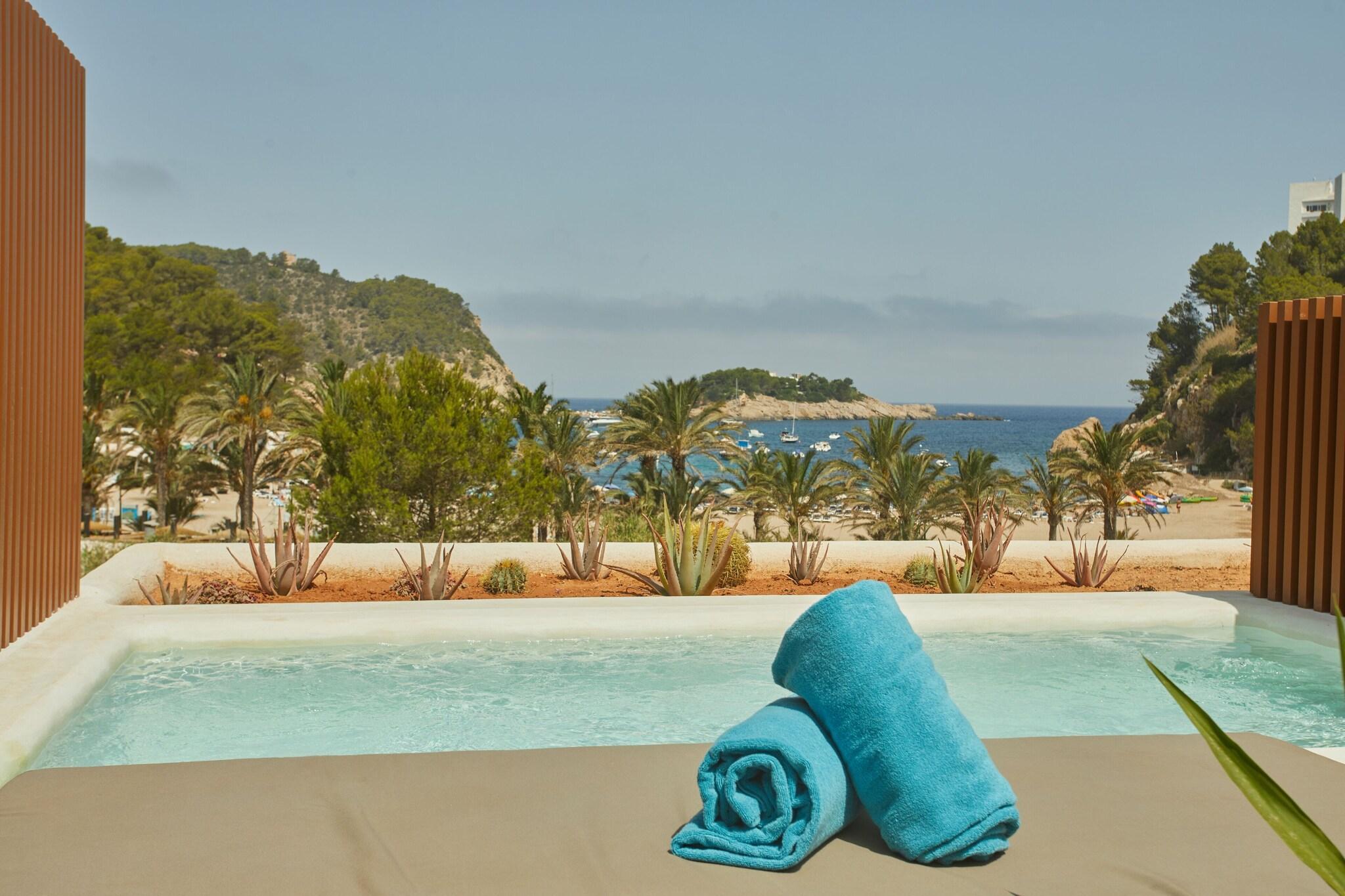 Playa The Club Cala San Miguel Hotel Ibiza,Curio Collect