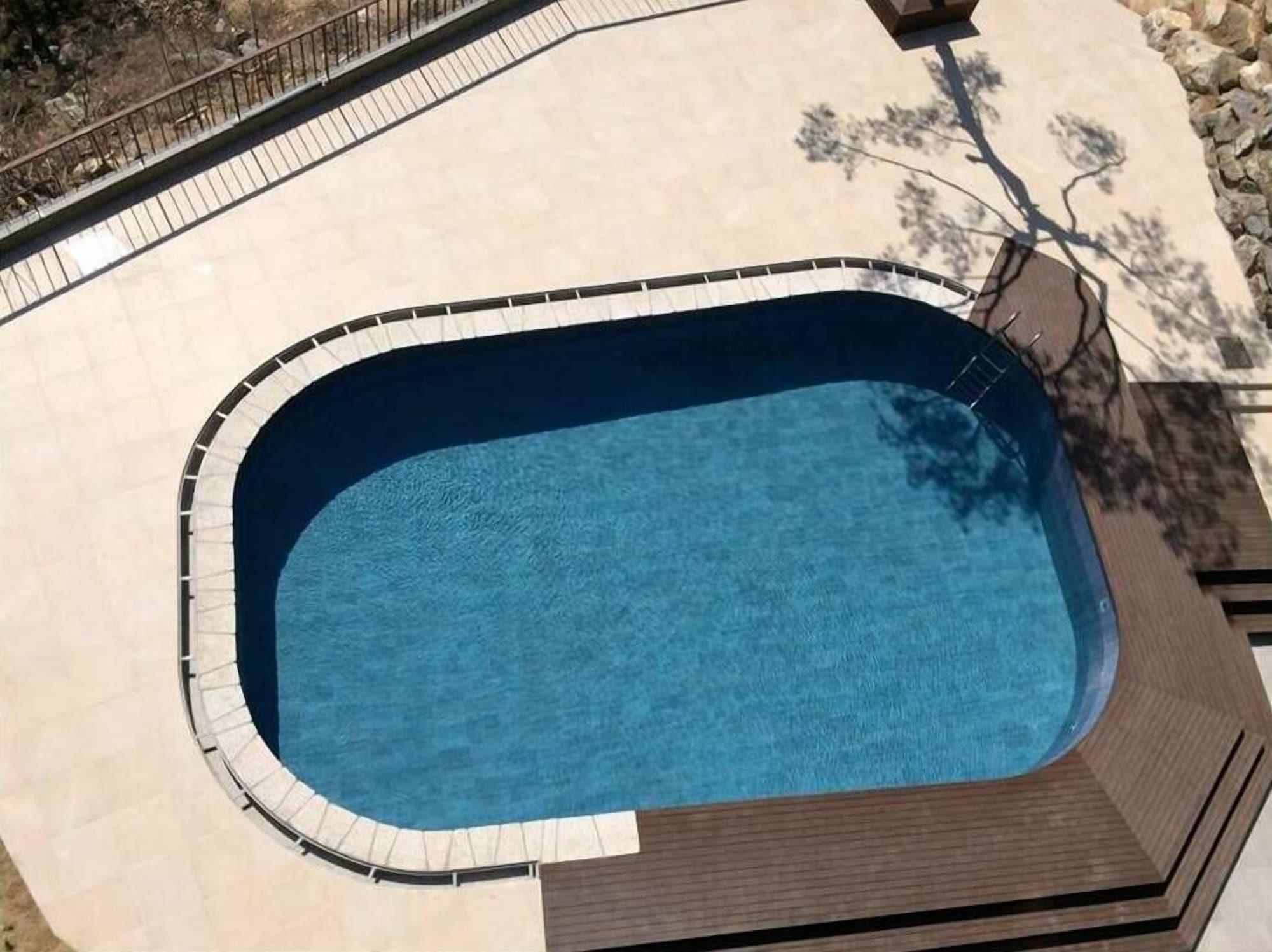 Vista Piscina Hotel Everrich