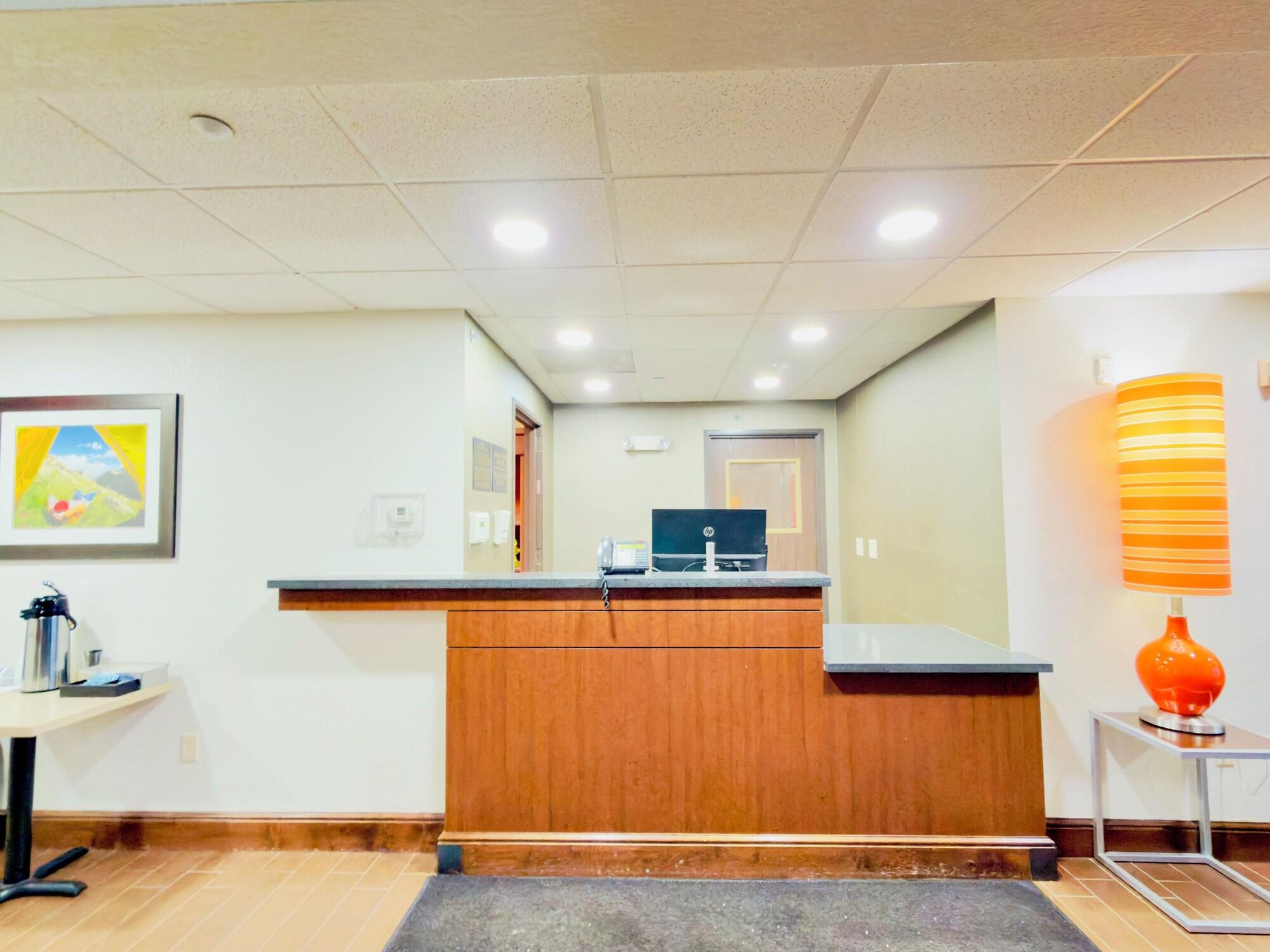 Vista Lobby Black Gold Suites Tioga