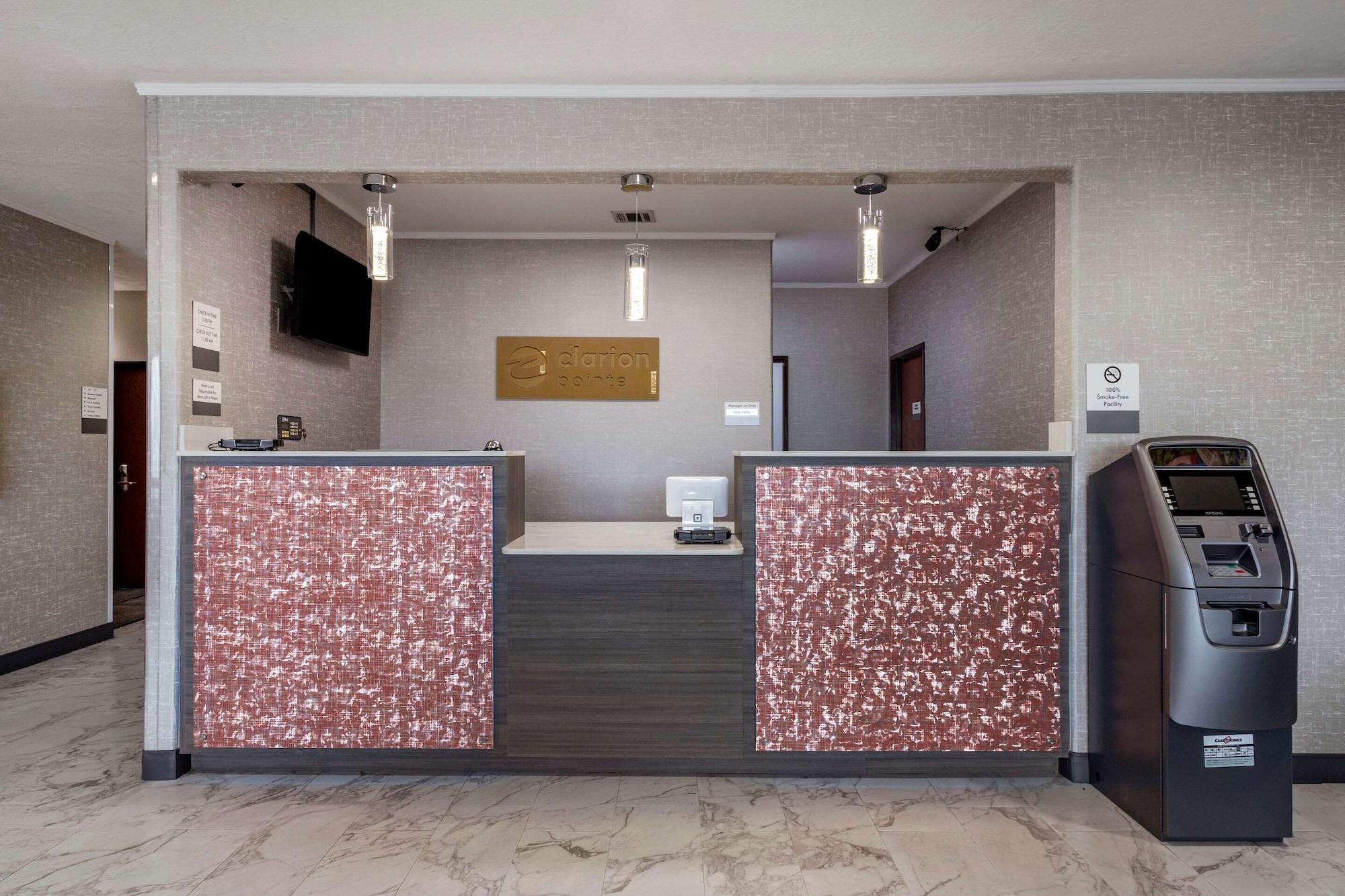 Vista Lobby Clarion Pointe Sulphur - Lake Charles