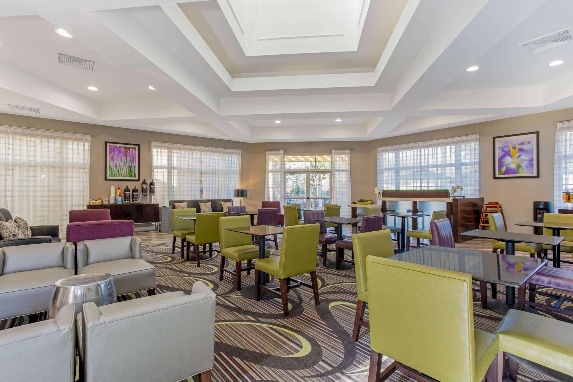 Restaurant La Quinta Inn & Suites by Wyndham Orlando Airport North