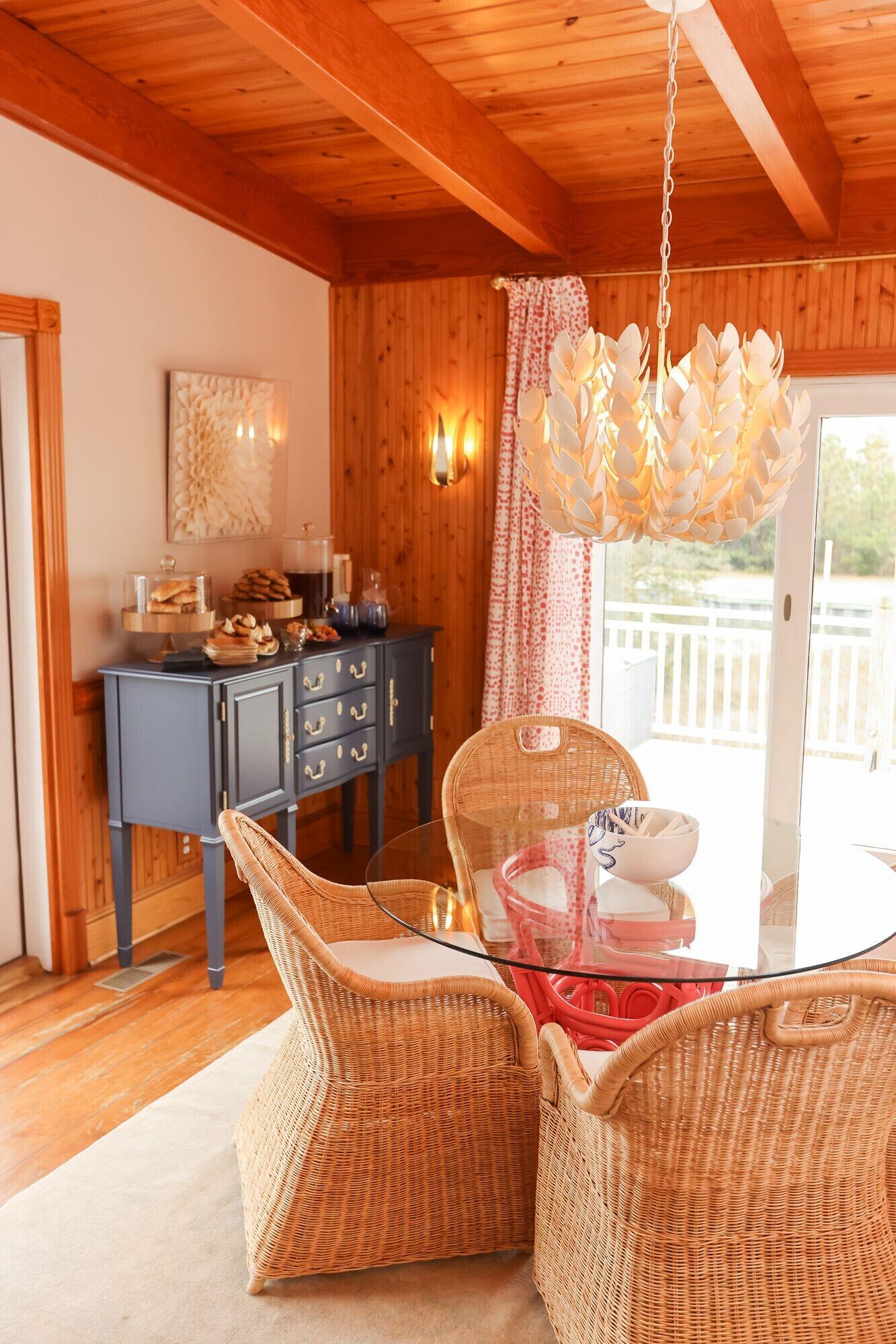 Restaurant The Burrus House Inn Waterfront Suites