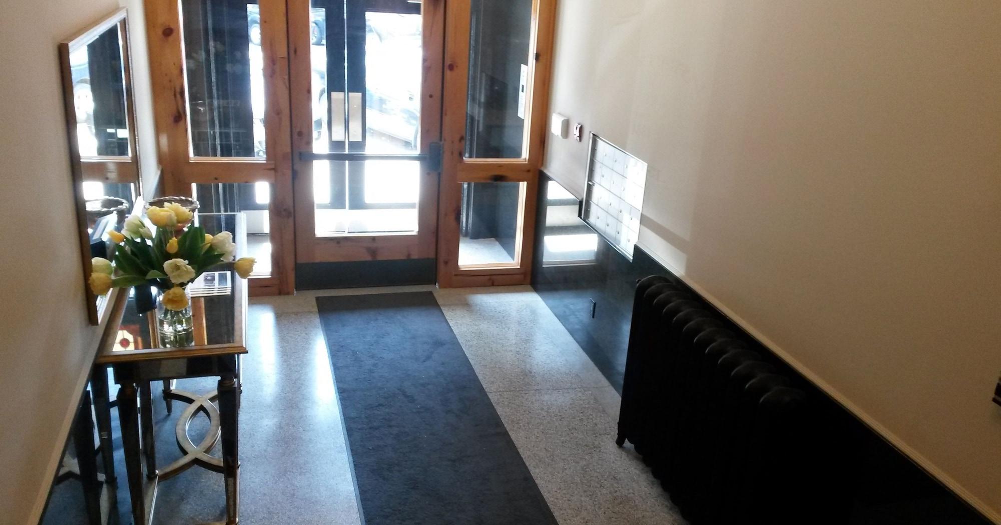 Vista Lobby Western Hotel & Executive Suites