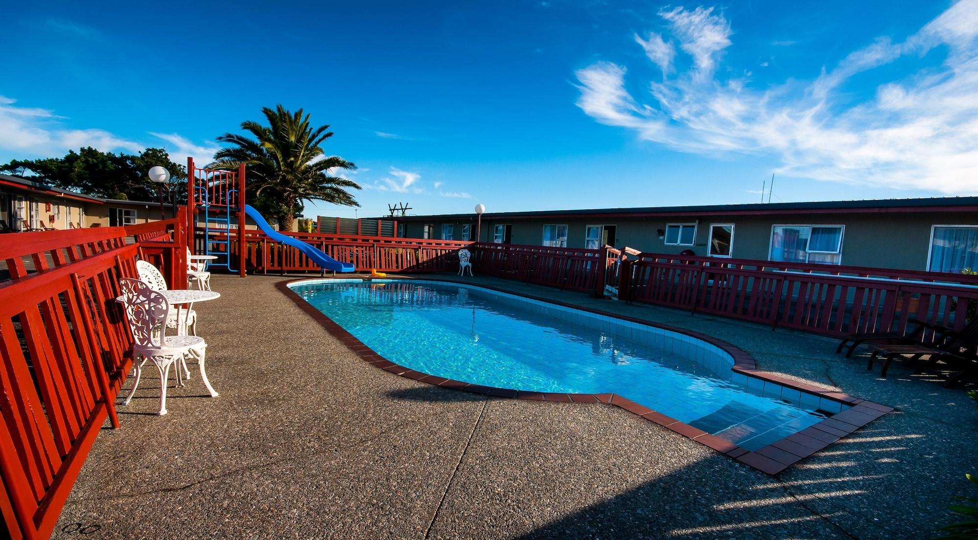 Vista Piscina Charles Court Motel