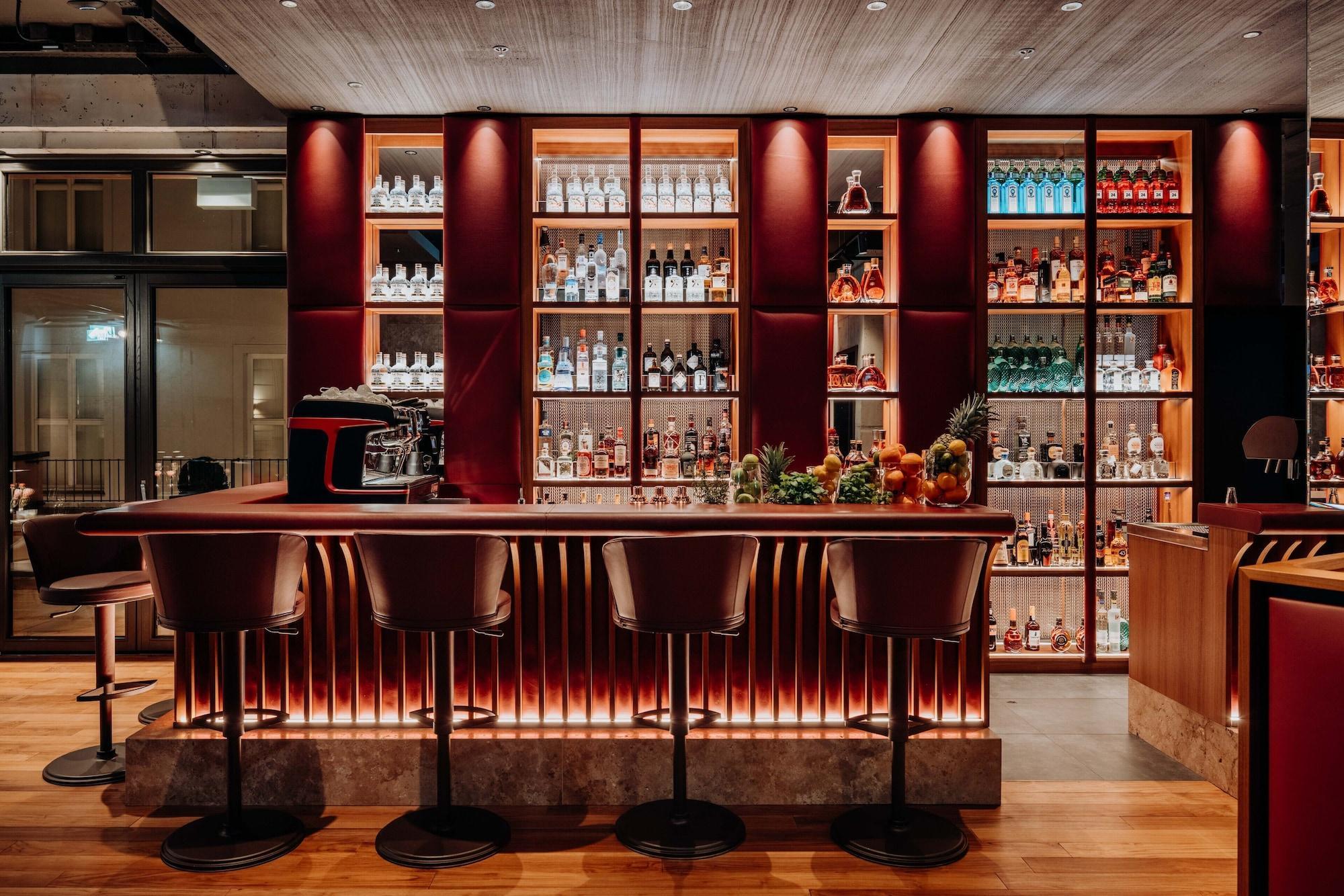 Bar/Salón DO & CO Hotel München