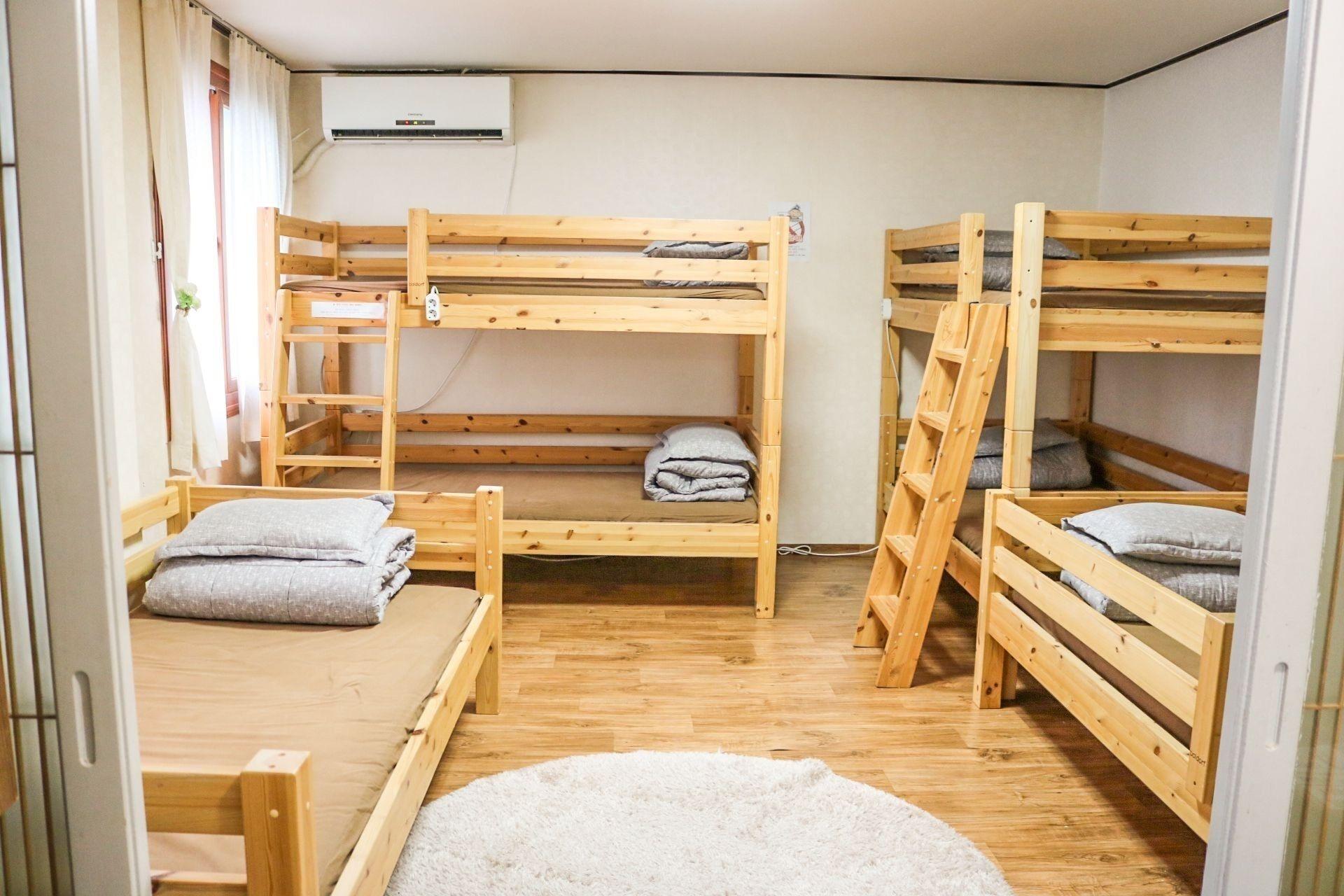 Varios Empathy Guesthouse - Hostel