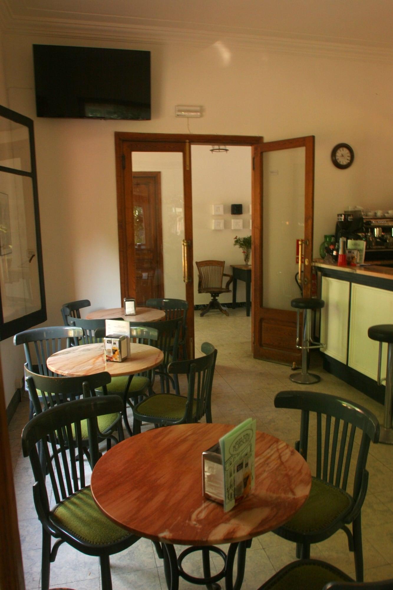 Bar/Salón Hostal Montsoliu