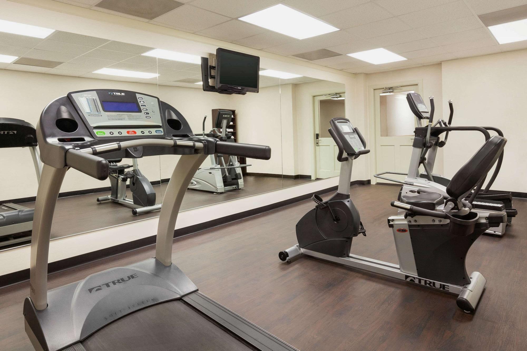 Gimnasio Super 8 by Wyndham Cherokee