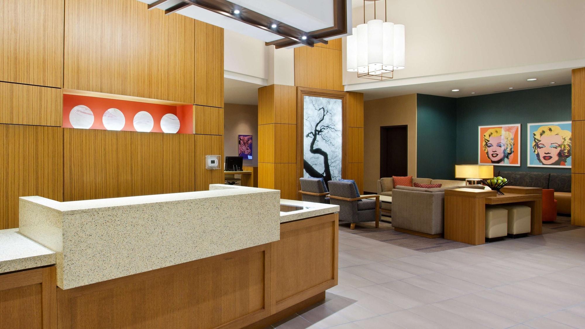 Vista Lobby Hyatt Place at The Hollywood Casino / Pittsburgh - South