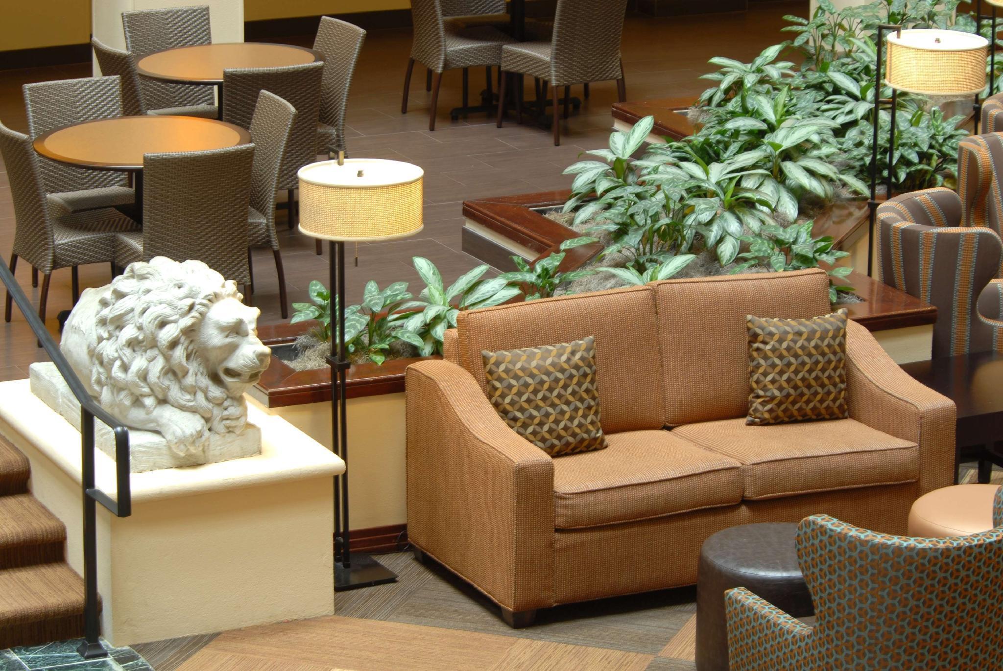Vista Exterior Embassy Suites by Hilton Dallas Love Field