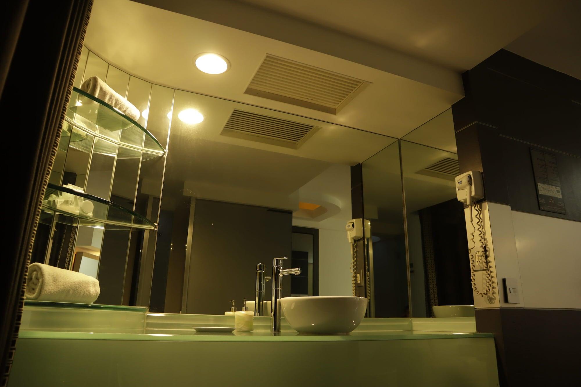 Equipamiento de Habitación NewPort love hotel