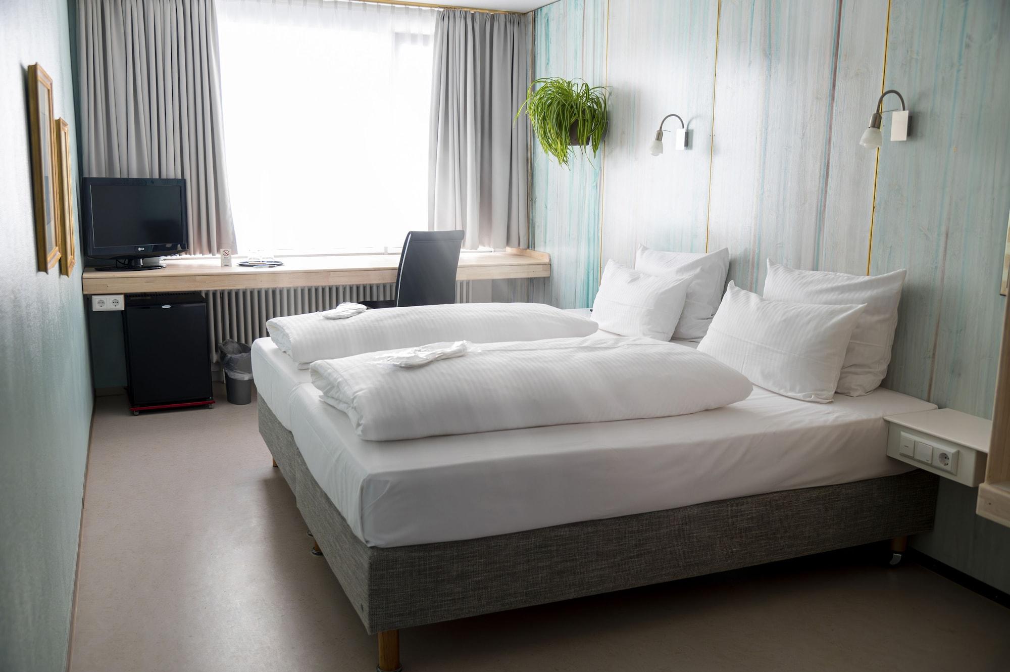 Varios Abalon Hotel Ideal