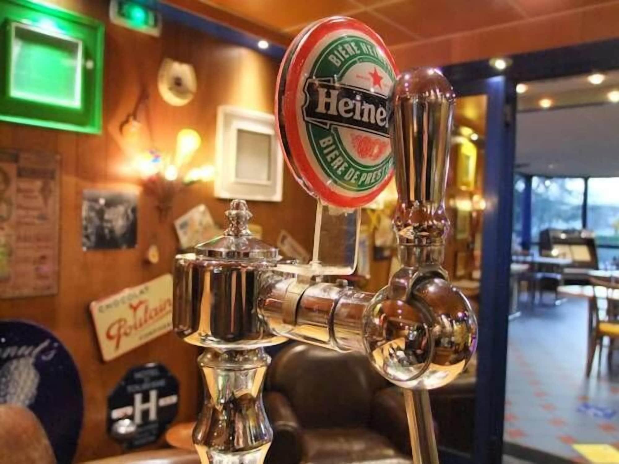 Bar/Salón Le Voltaire