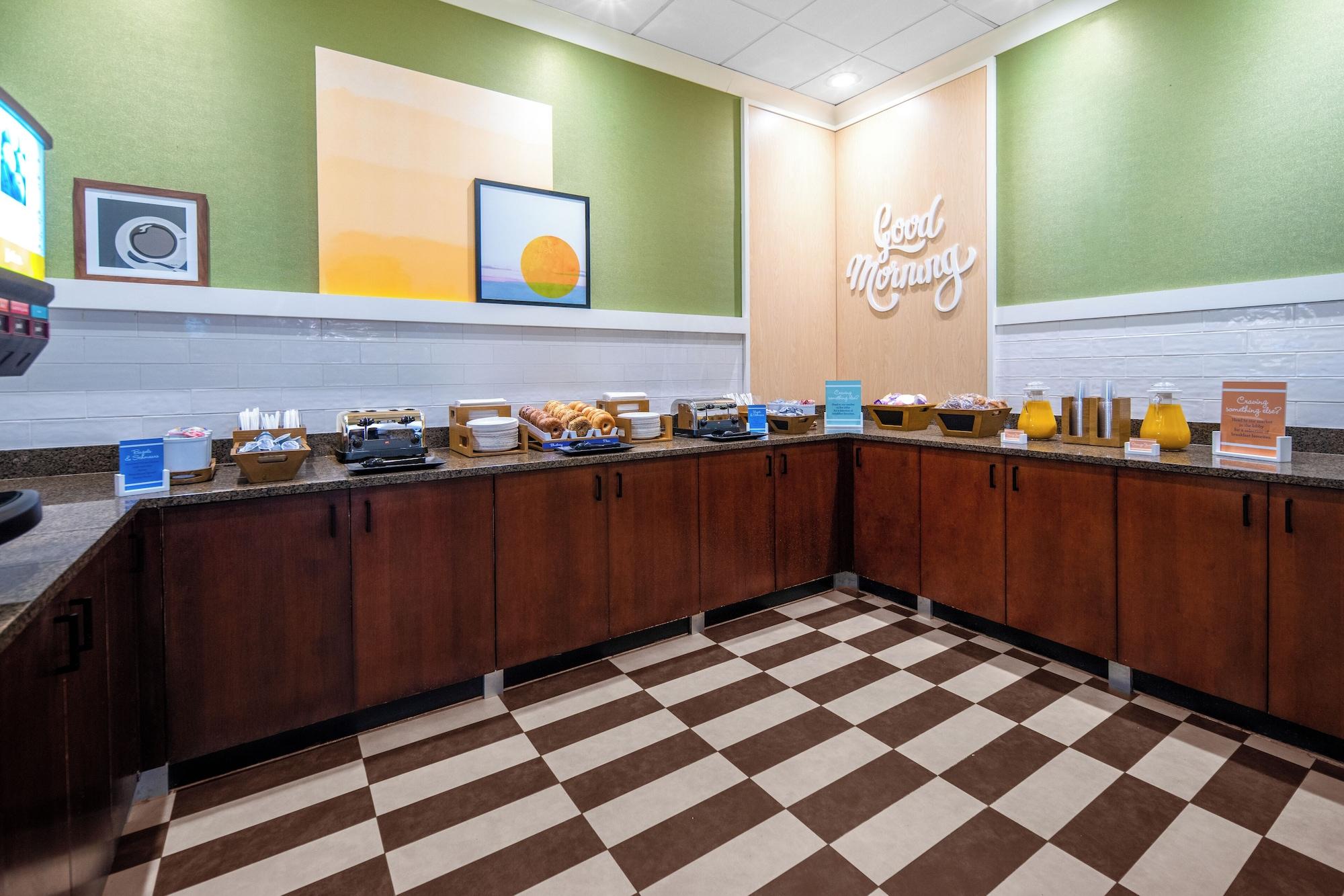 Restaurant Spark by Hilton Cincinnati Fairfield