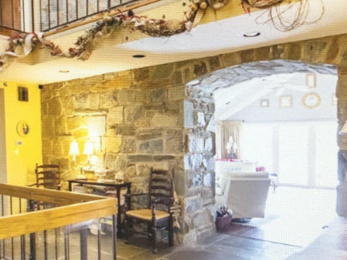 Vista Lobby Laurel Grove Inn on the South