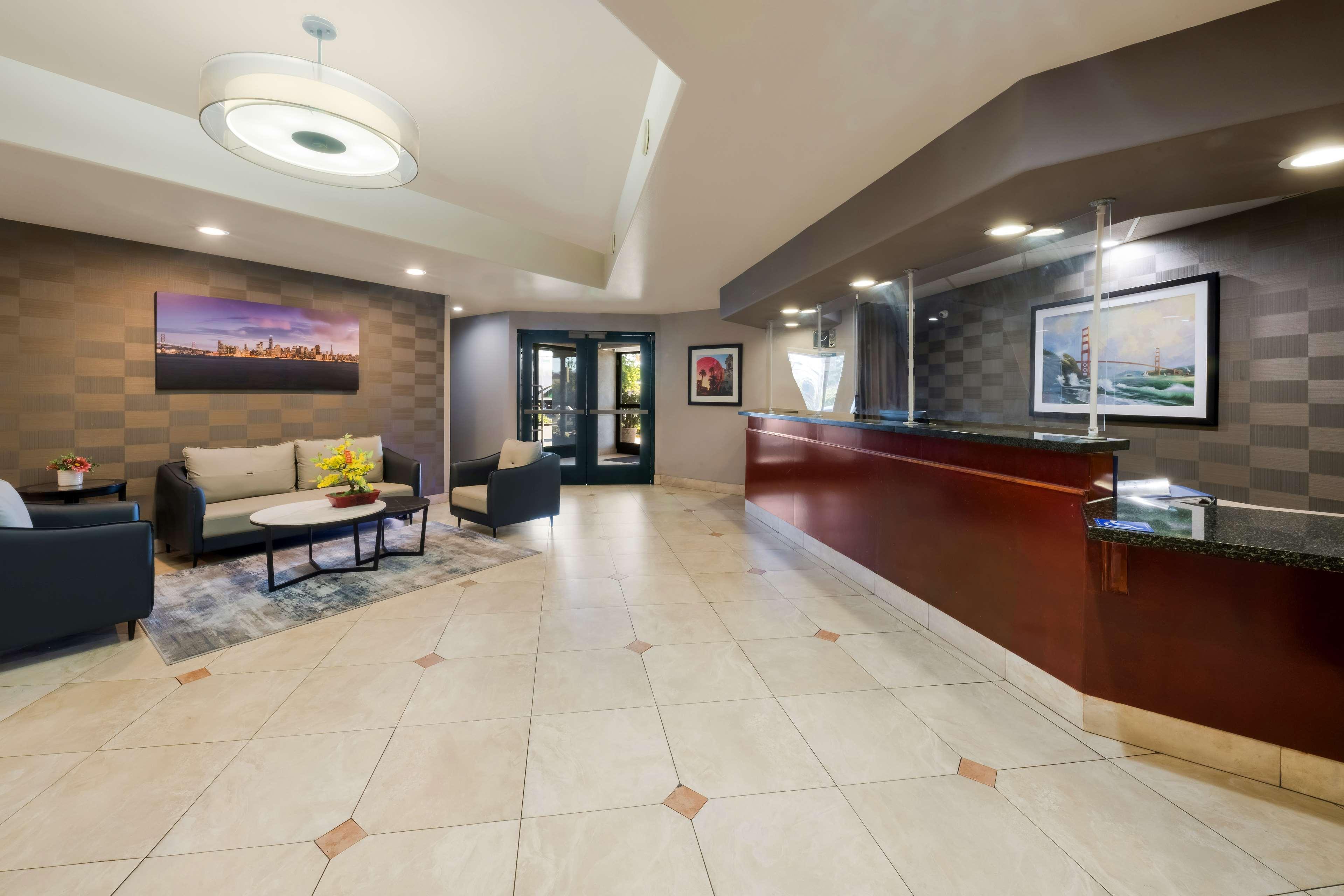 Vista Lobby Best Western Lanai Garden Inn & Suites