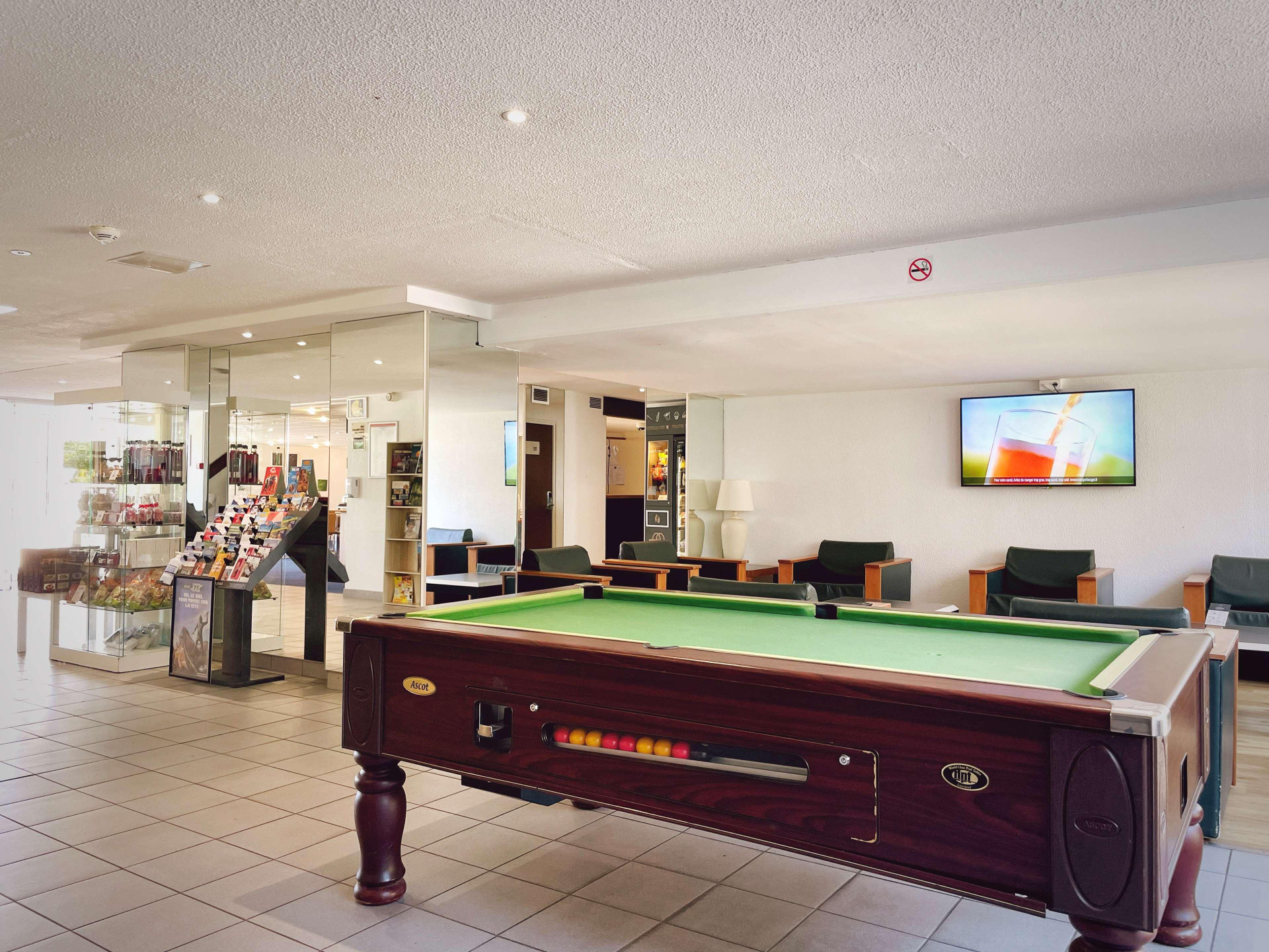Vista Lobby Kyriad Nemours