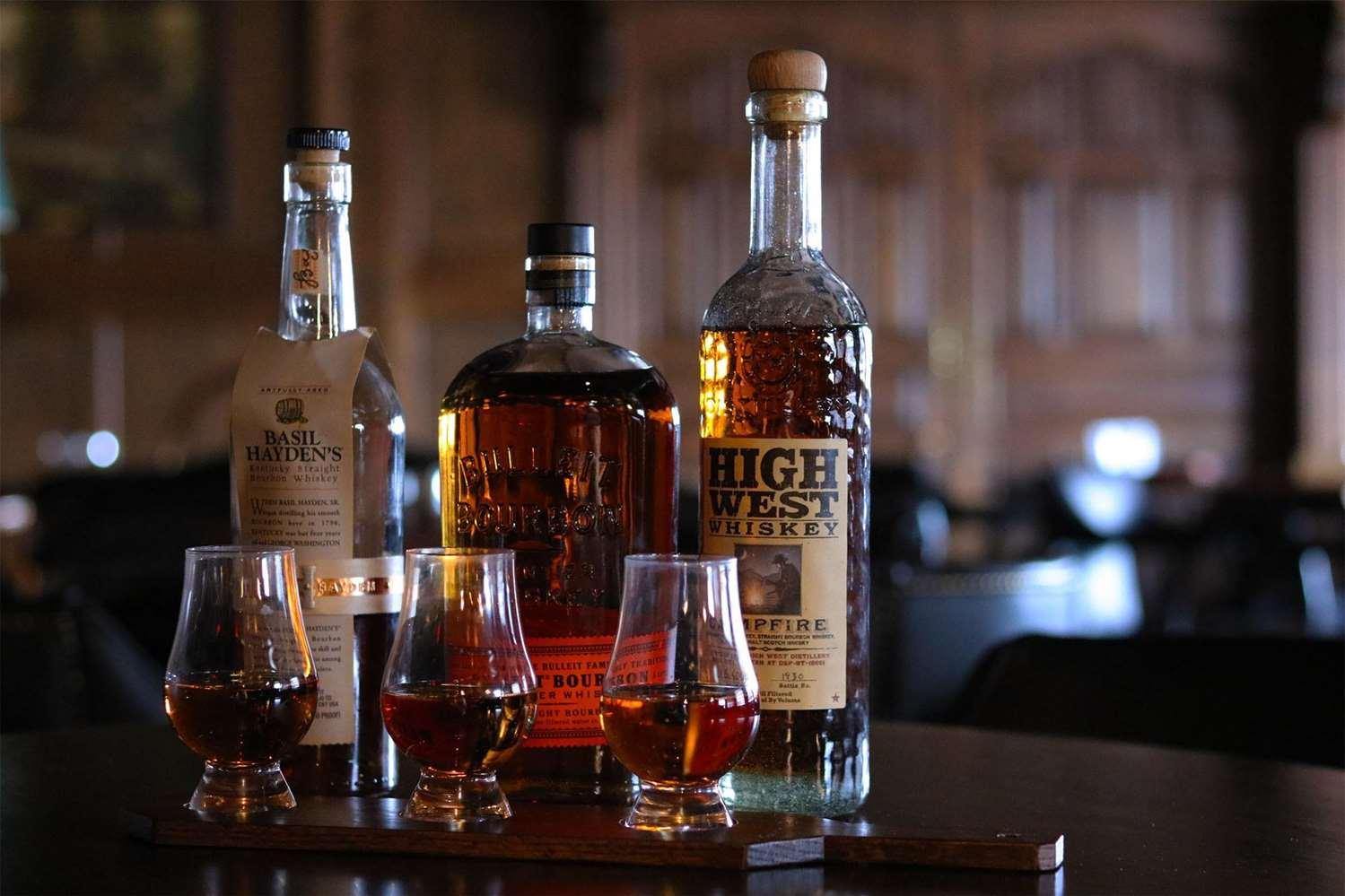 Bar/Salón St James Hotel, a Historic Hotel of America