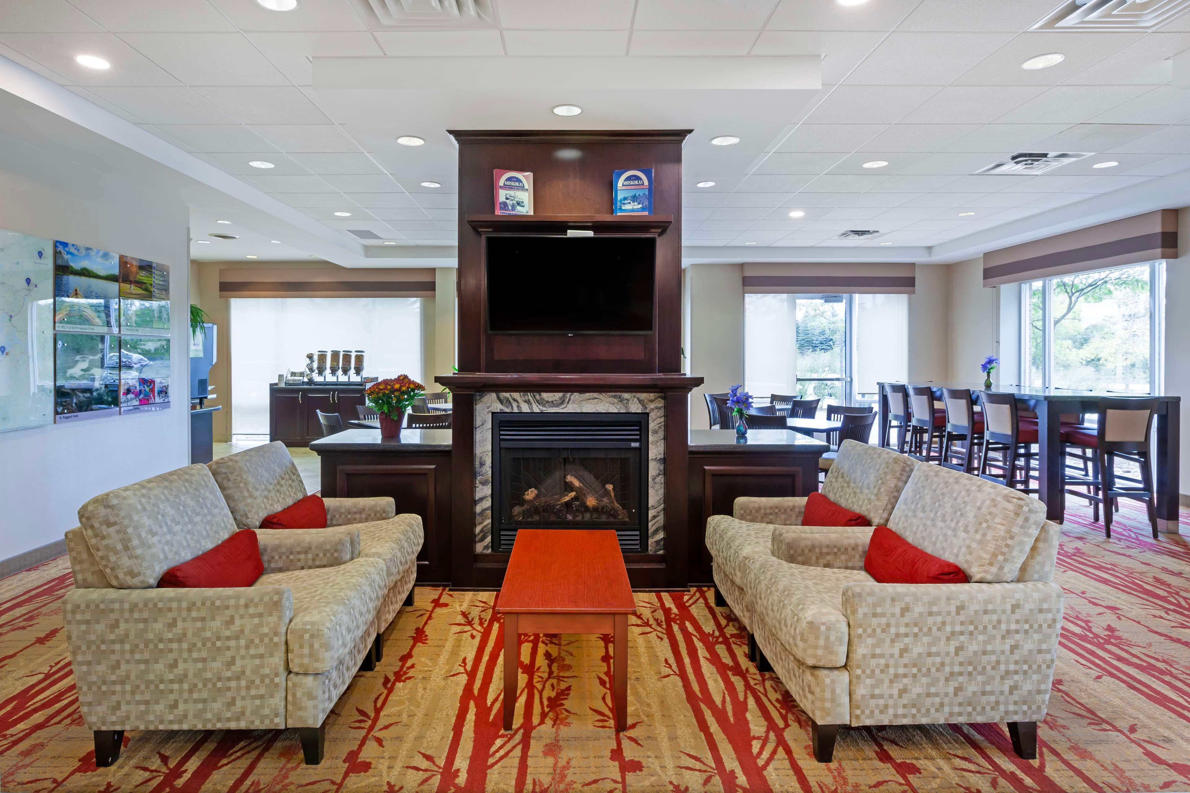 Vista Lobby Best Western Plus Muskoka Inn