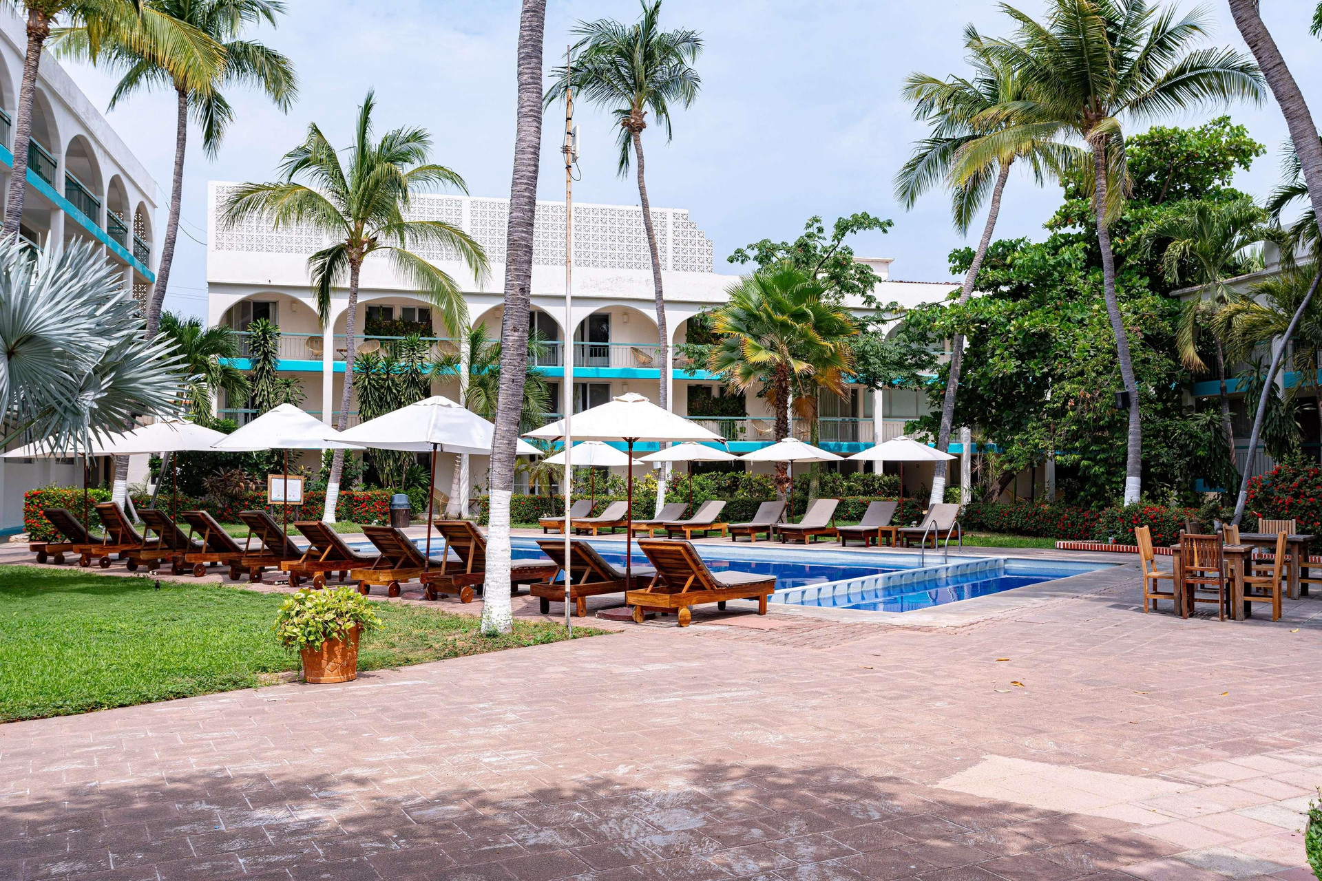 Vista Exterior Hotel Suites Villasol