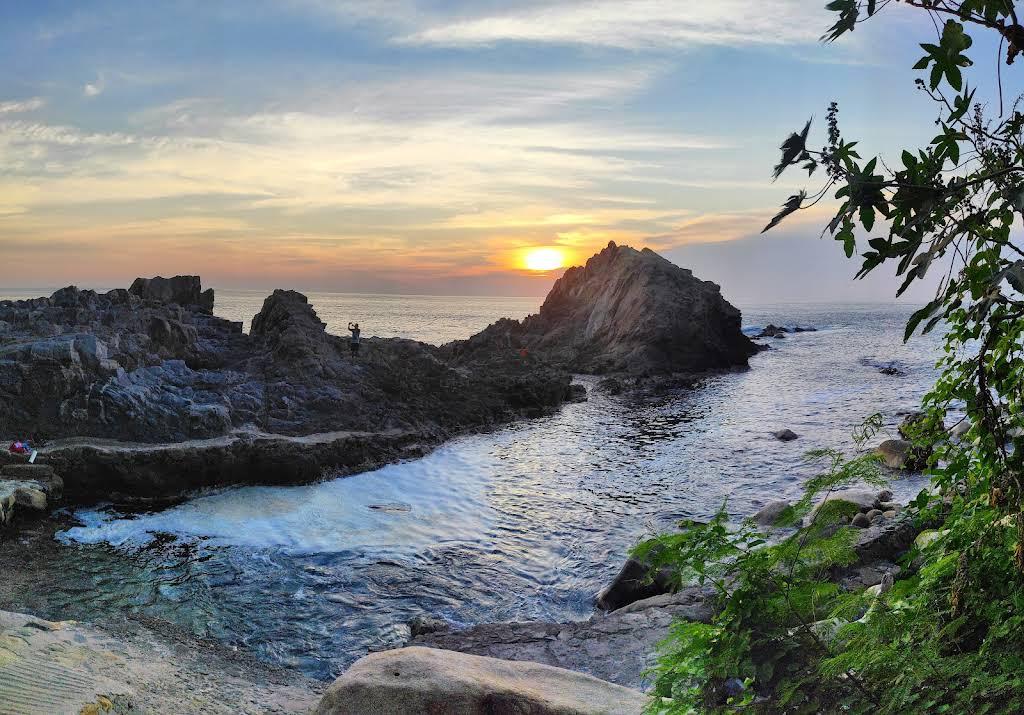 Playa Cocos Camp Hotel