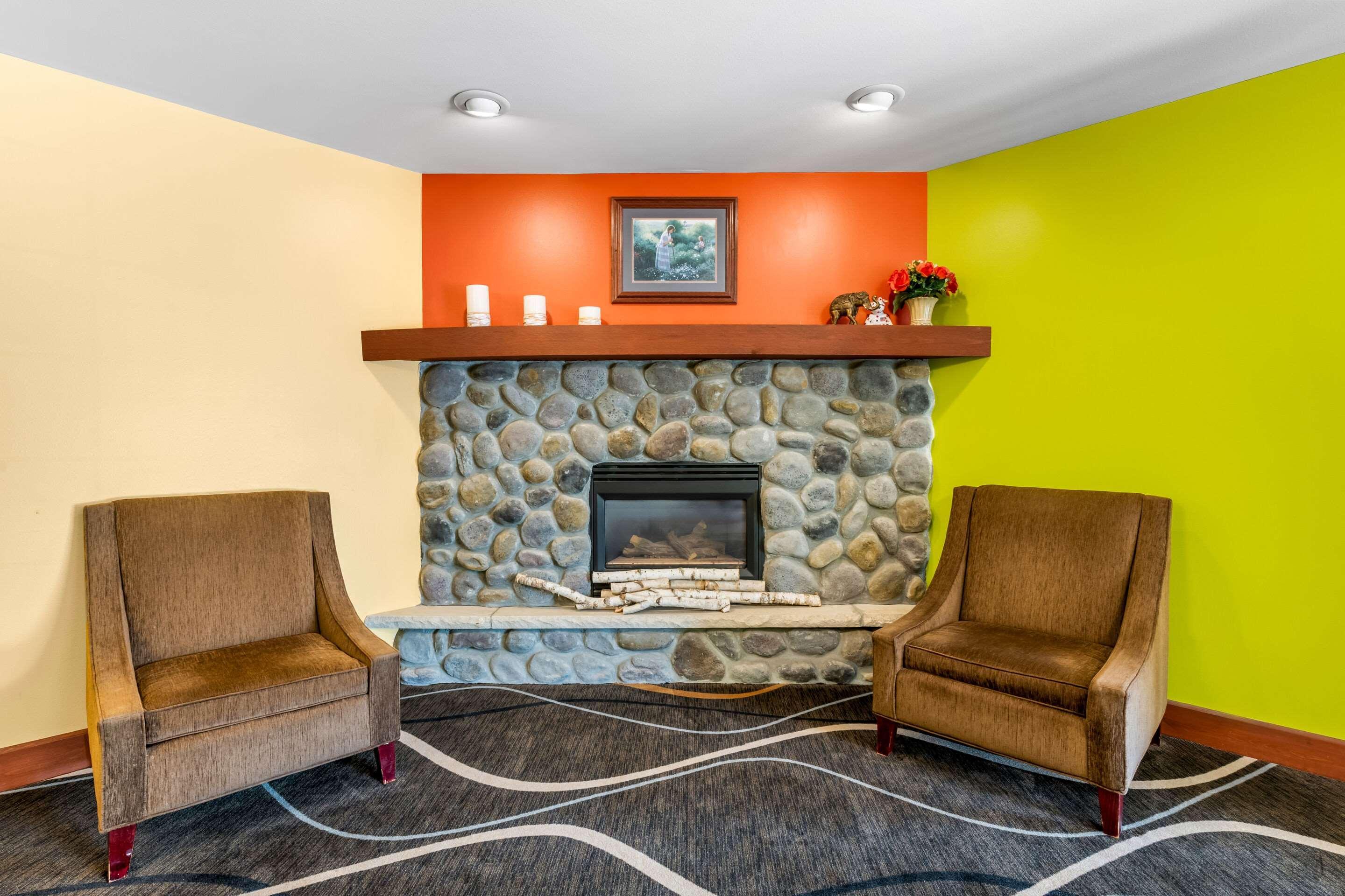 Vista Lobby Econo Lodge Inn & Suites