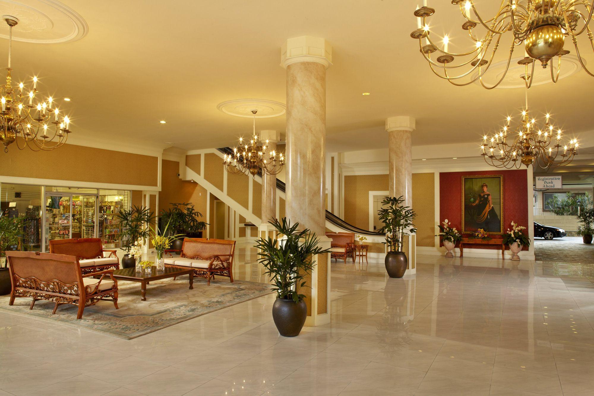Vista Lobby Queen Kapiolani Hotel