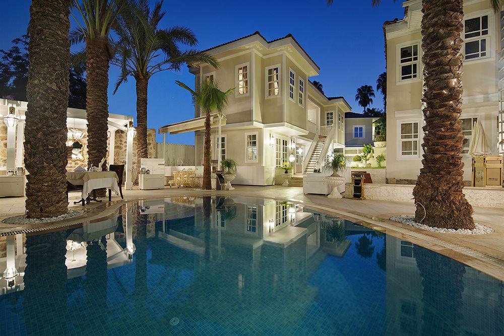 Vista Piscina Elegance East Hotel - Boutique Class