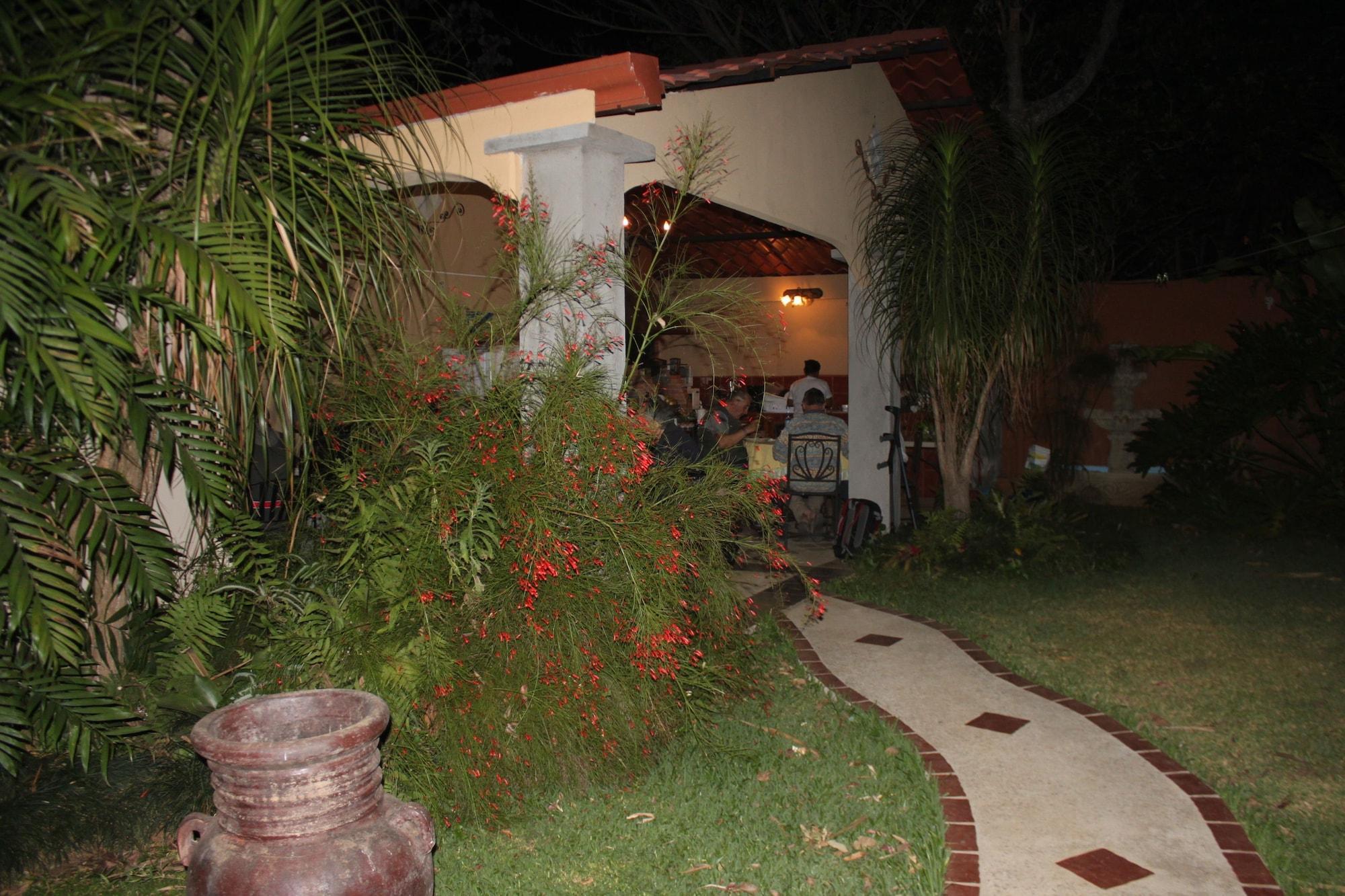 Varios Santa Maria Inn