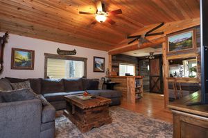 Alquiler Vacacional - Historic 2.5-bedroom cabin w/sleeping porch