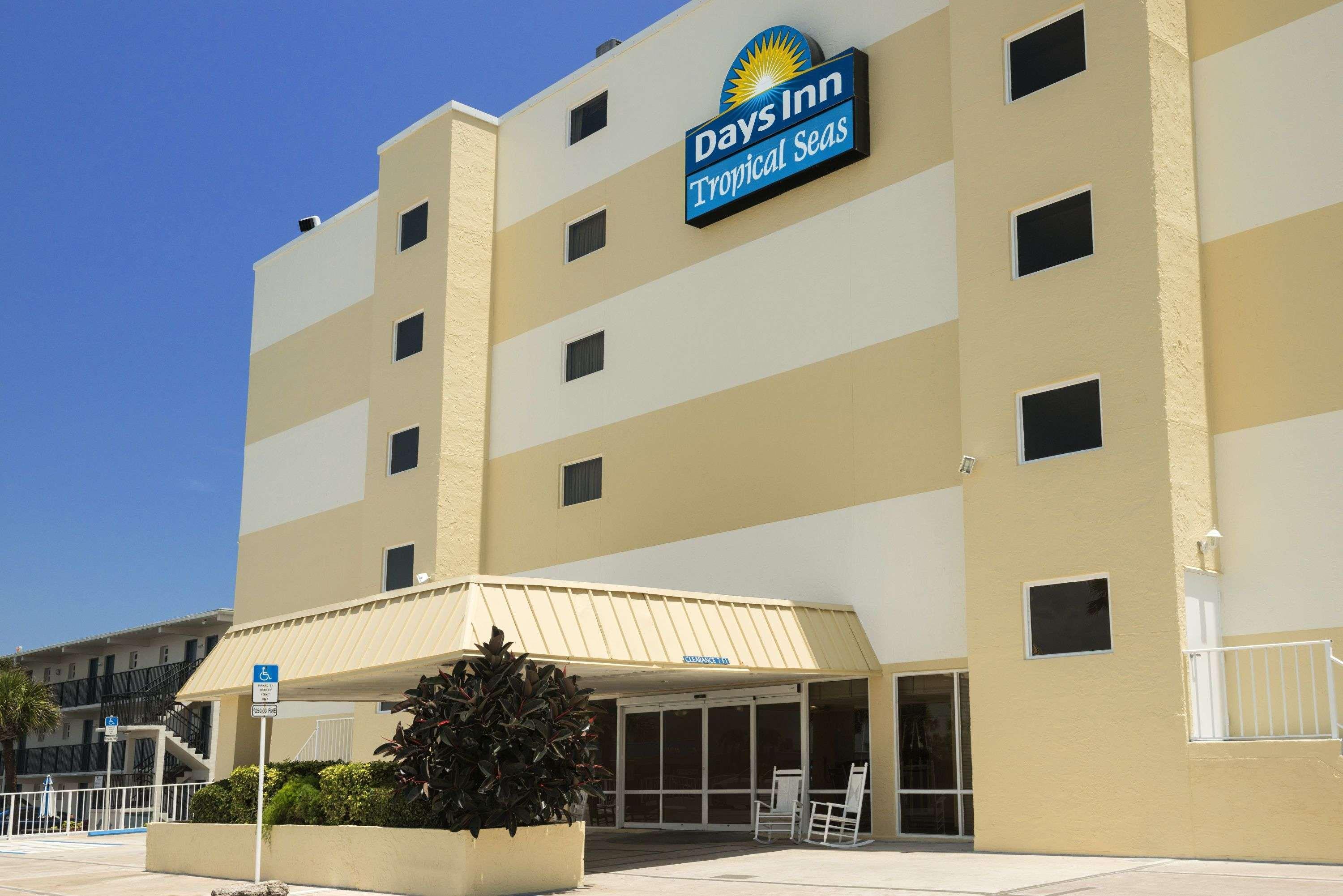 Vista Exterior Days Inn by Wyndham Daytona Oceanfront
