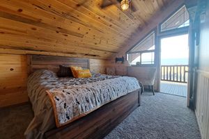 Alquiler Vacacional - Yellowstone 6 Bed 6 Baths+ 2 Bedroom Apartment Optional, HOT TUB, Sleeps 25