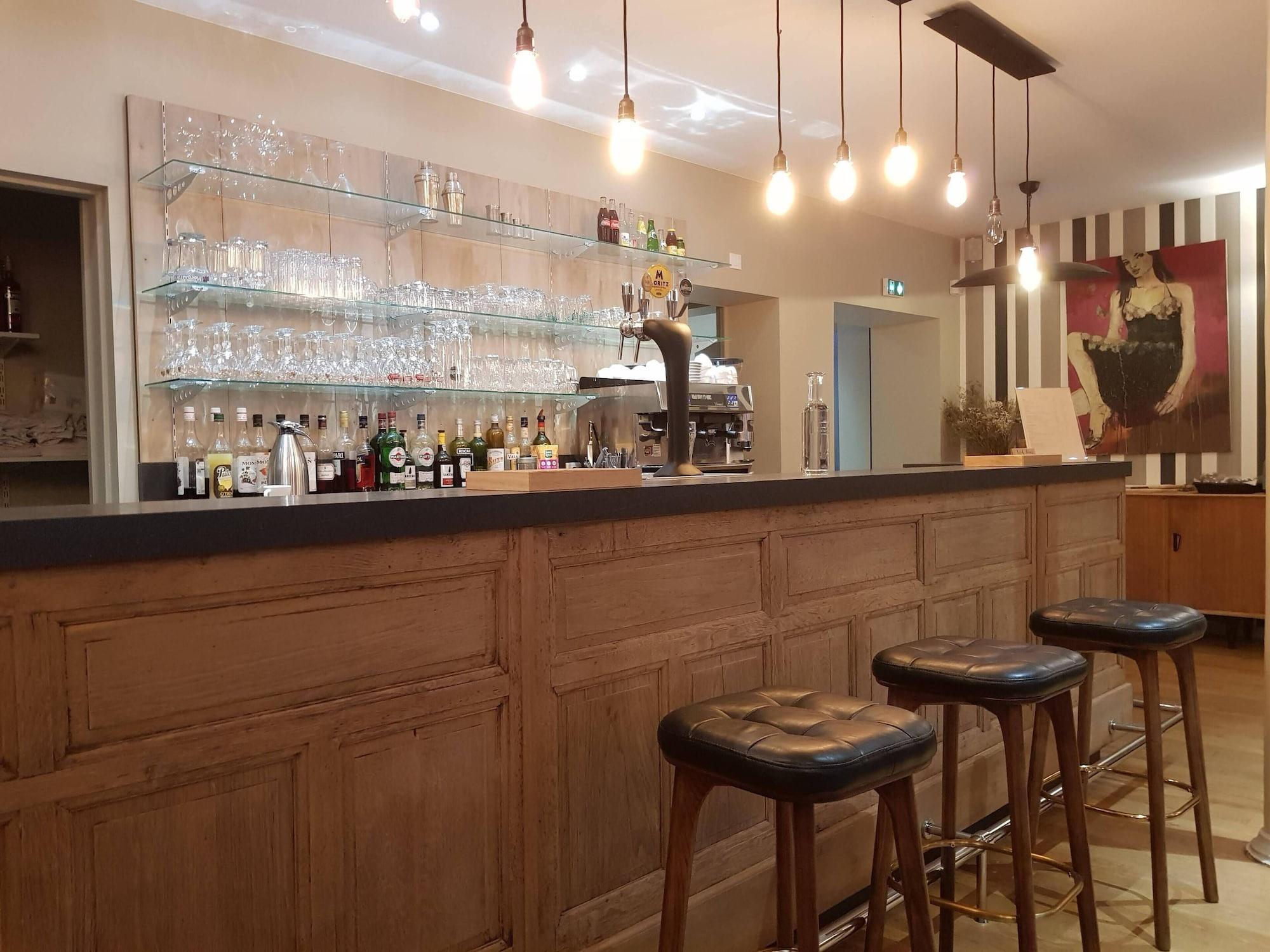 Bar/Salón Les Cabines