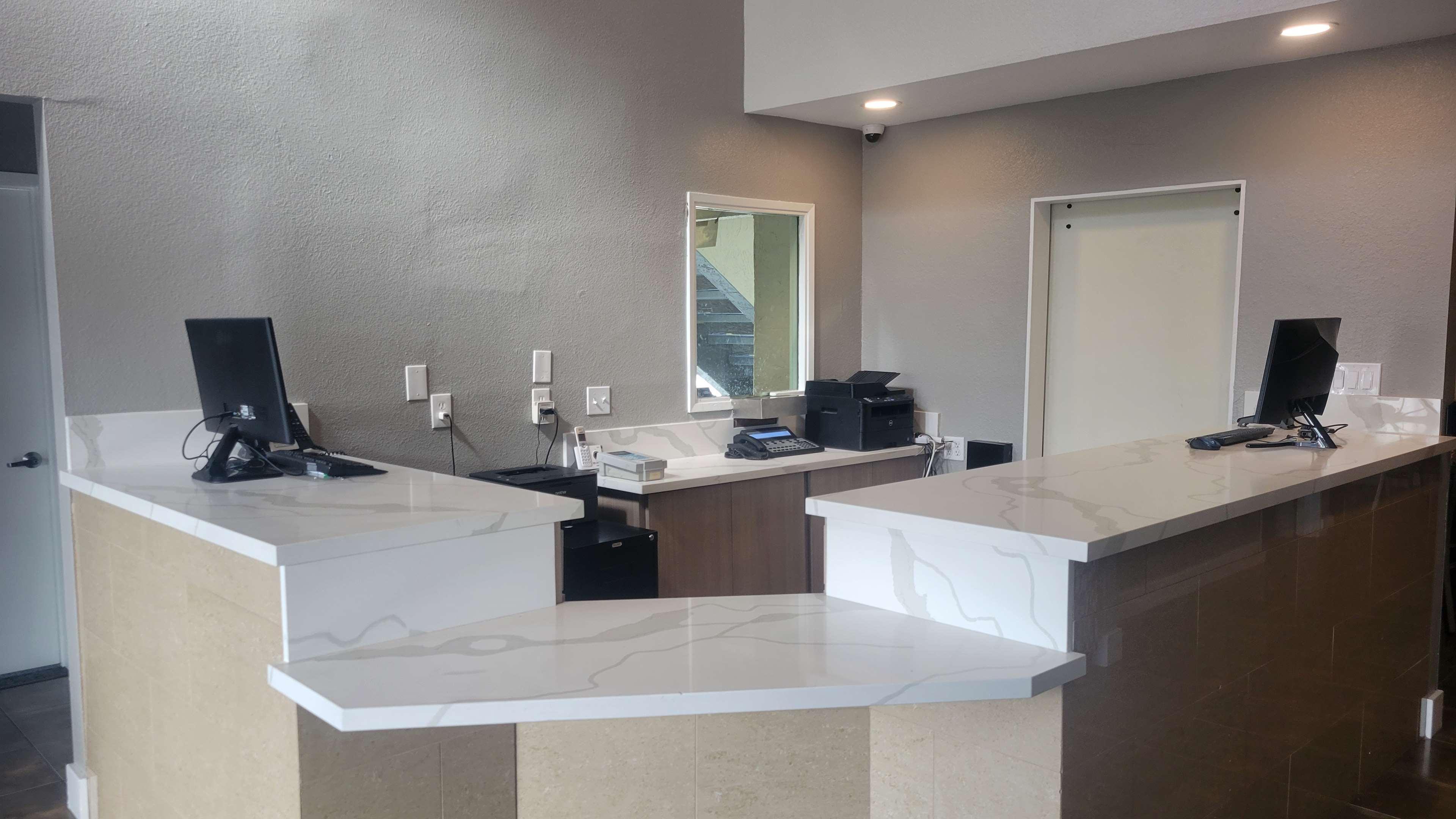 Vista Lobby SureStay Hotel by Best Western Chula Vista San Diego Bay