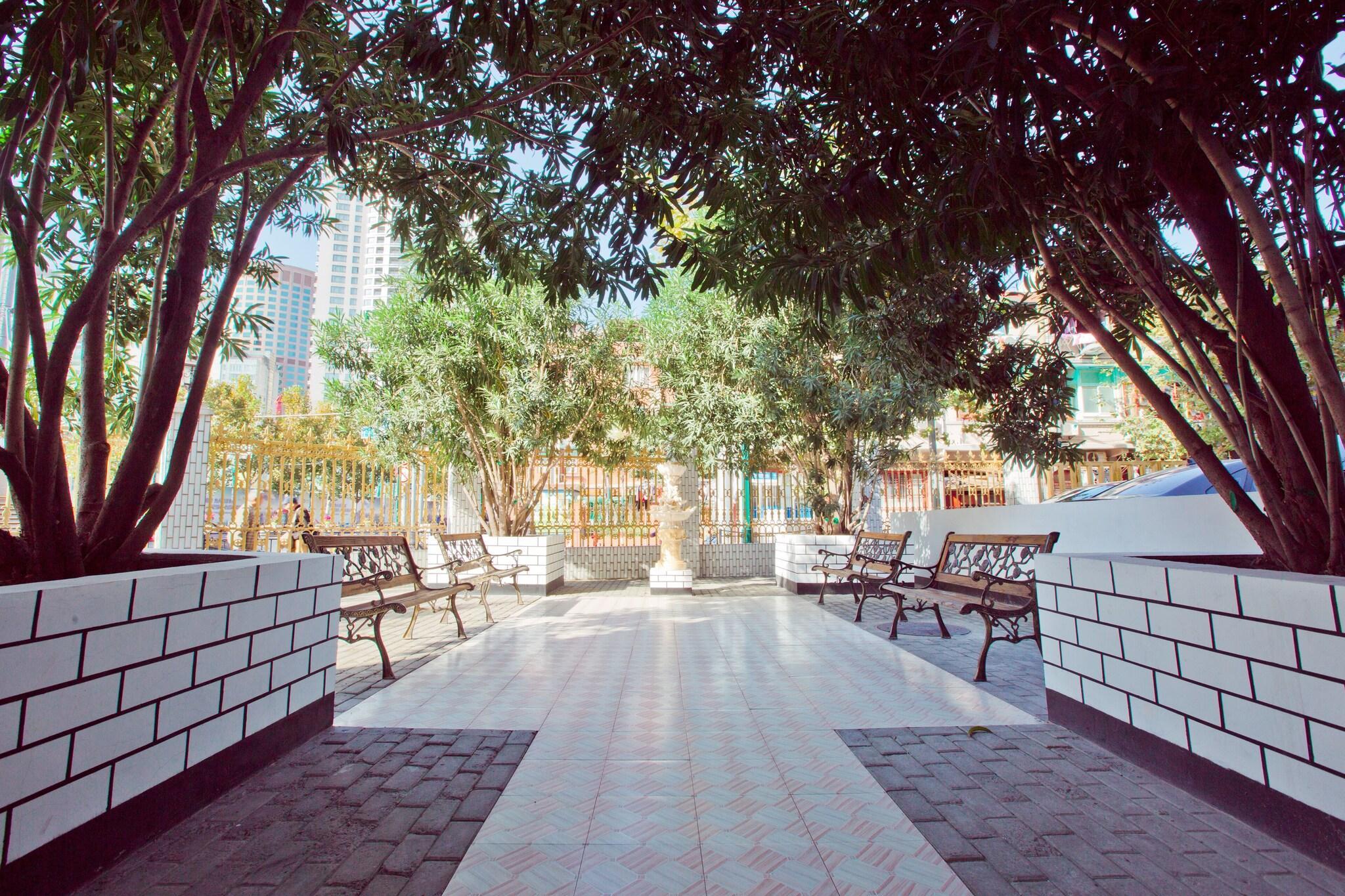 Varios Magnificent International Hotel