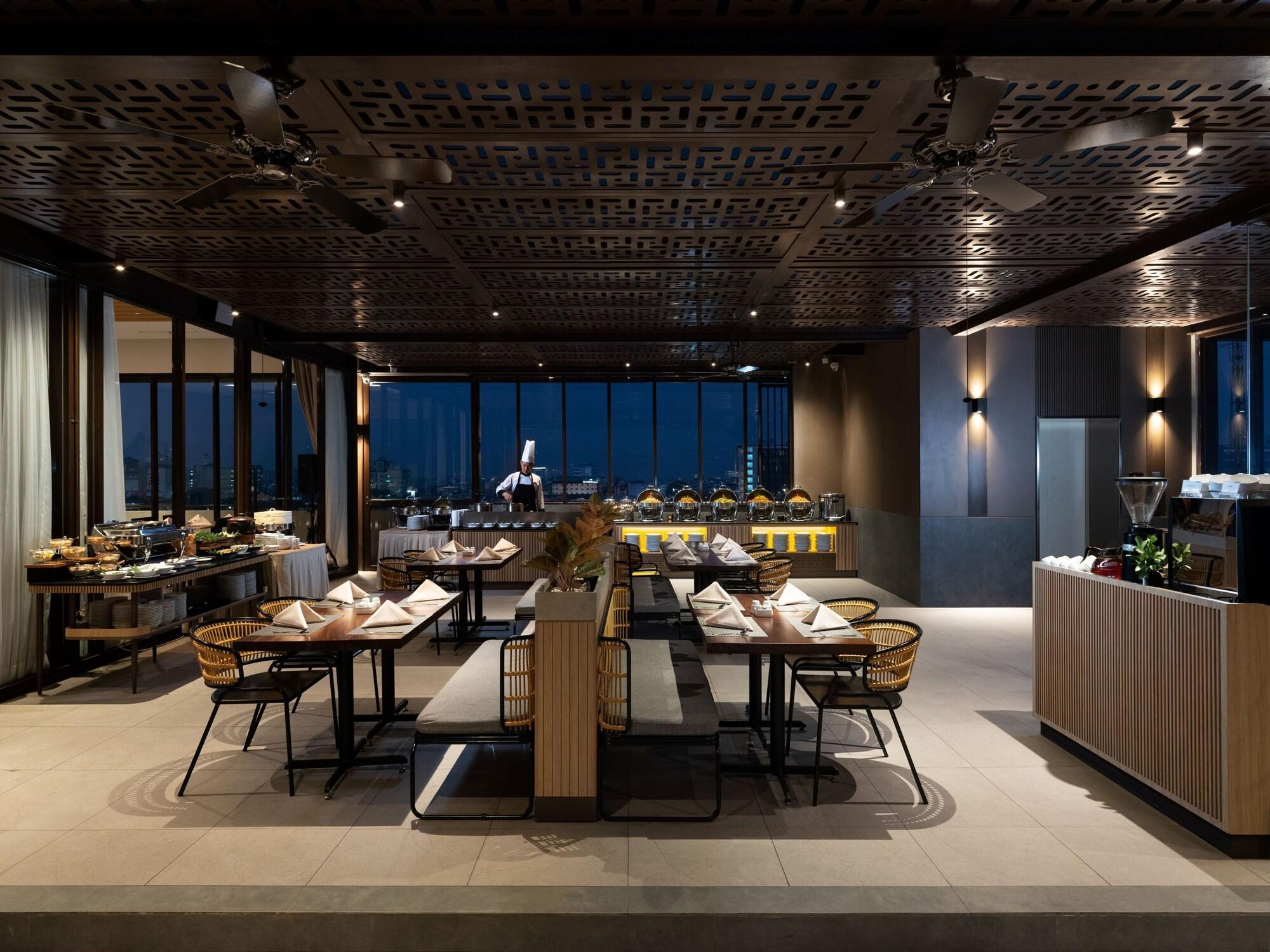 Restaurant Hotel Santika Pasir Kaliki Bandung