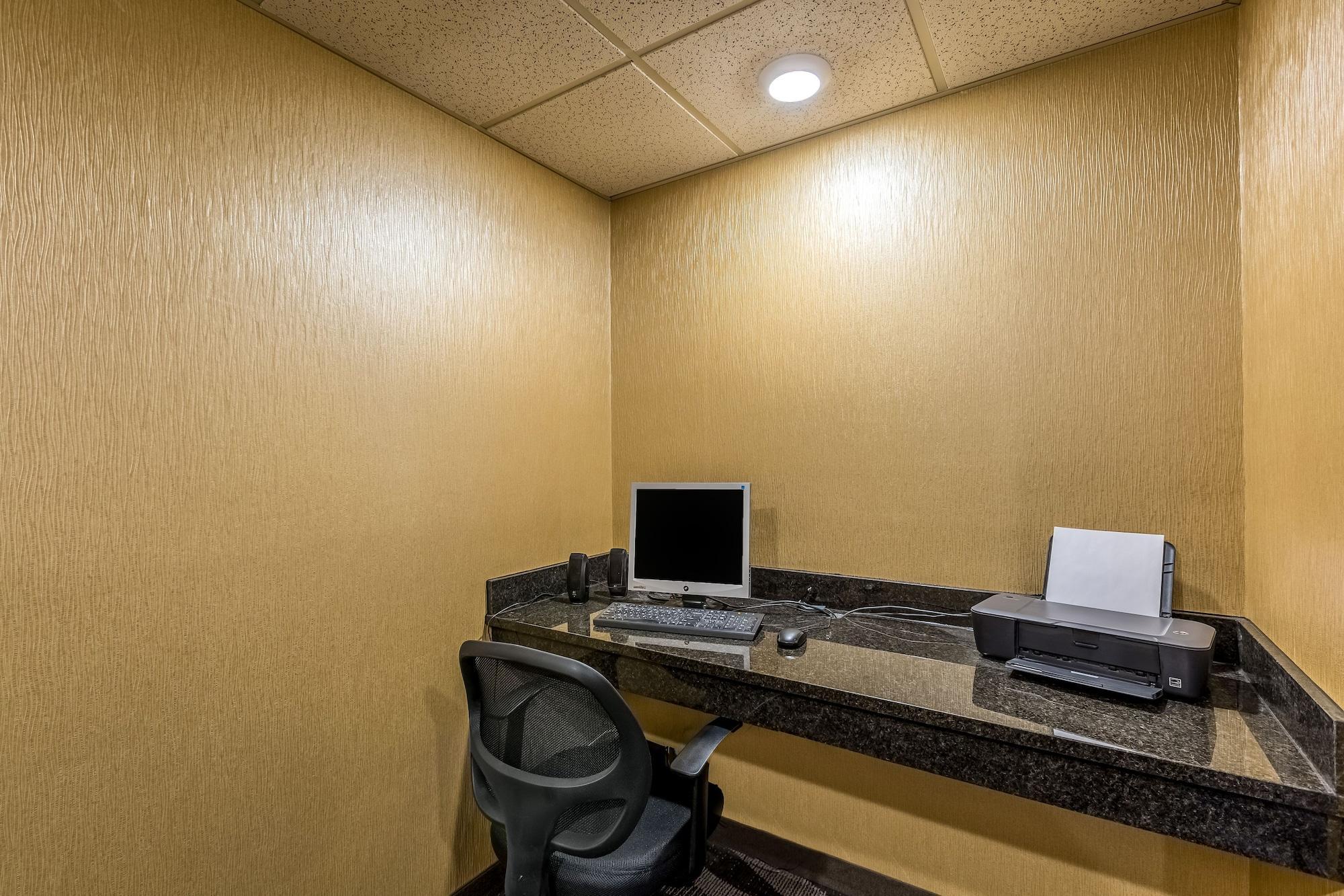 Centro de Negocios Cobblestone Inn Suites Merrill