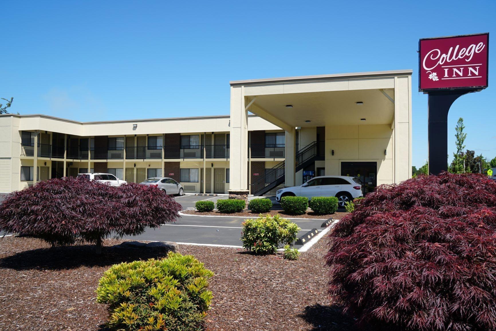 Varios College Inn Monmouth