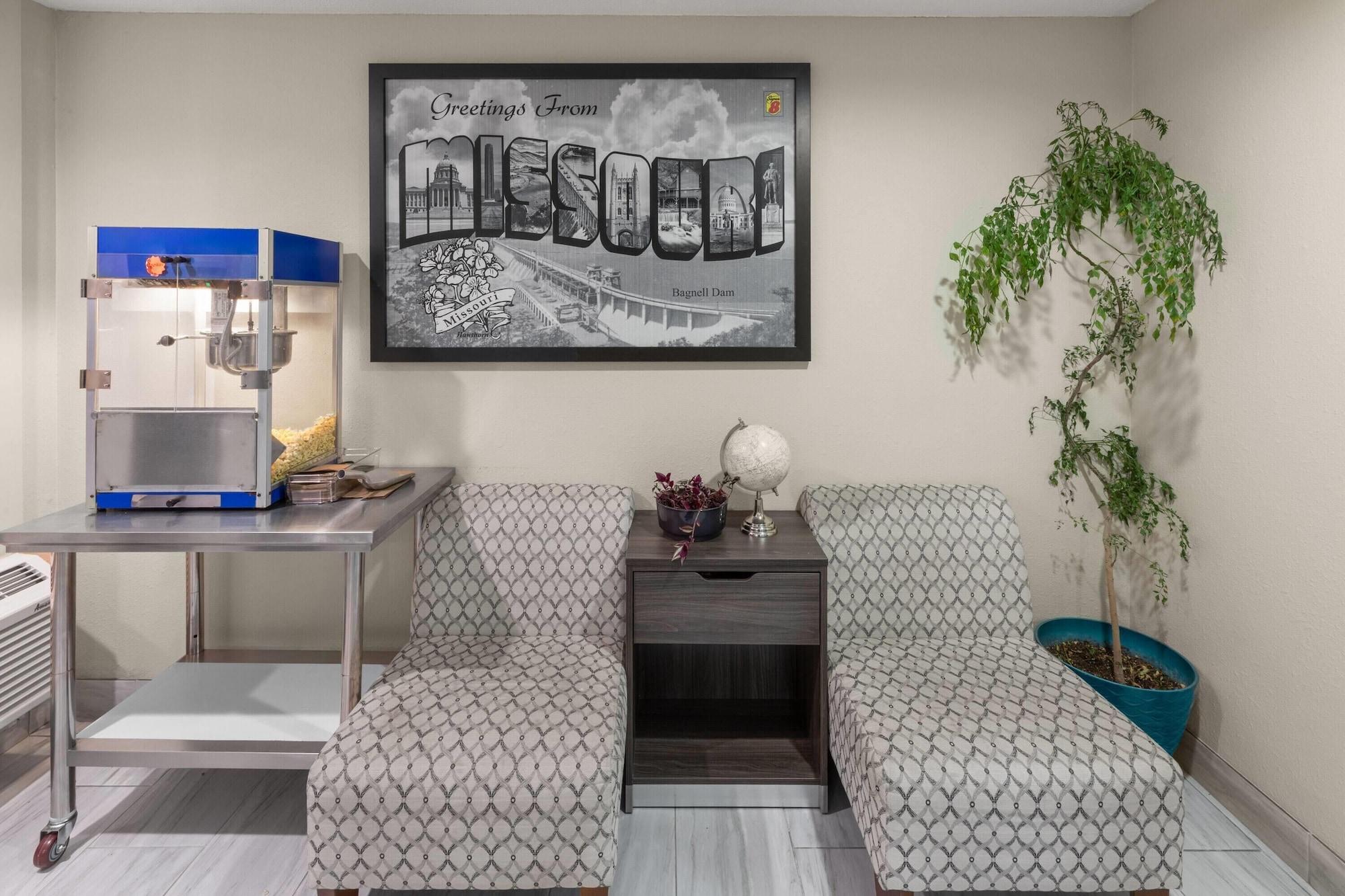 Vista Lobby Super 8 by Wyndham Rock Port MO