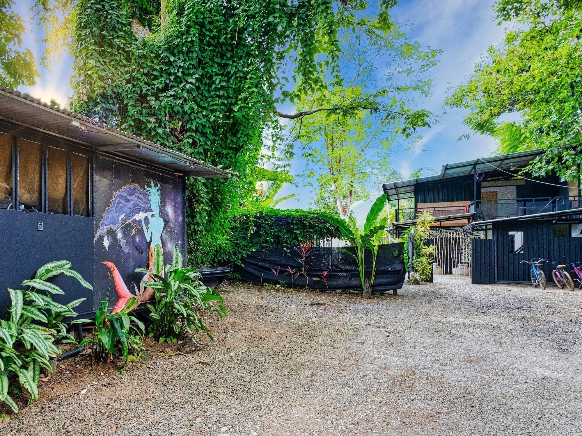 Vista Exterior Koru Village Boutique Hostel