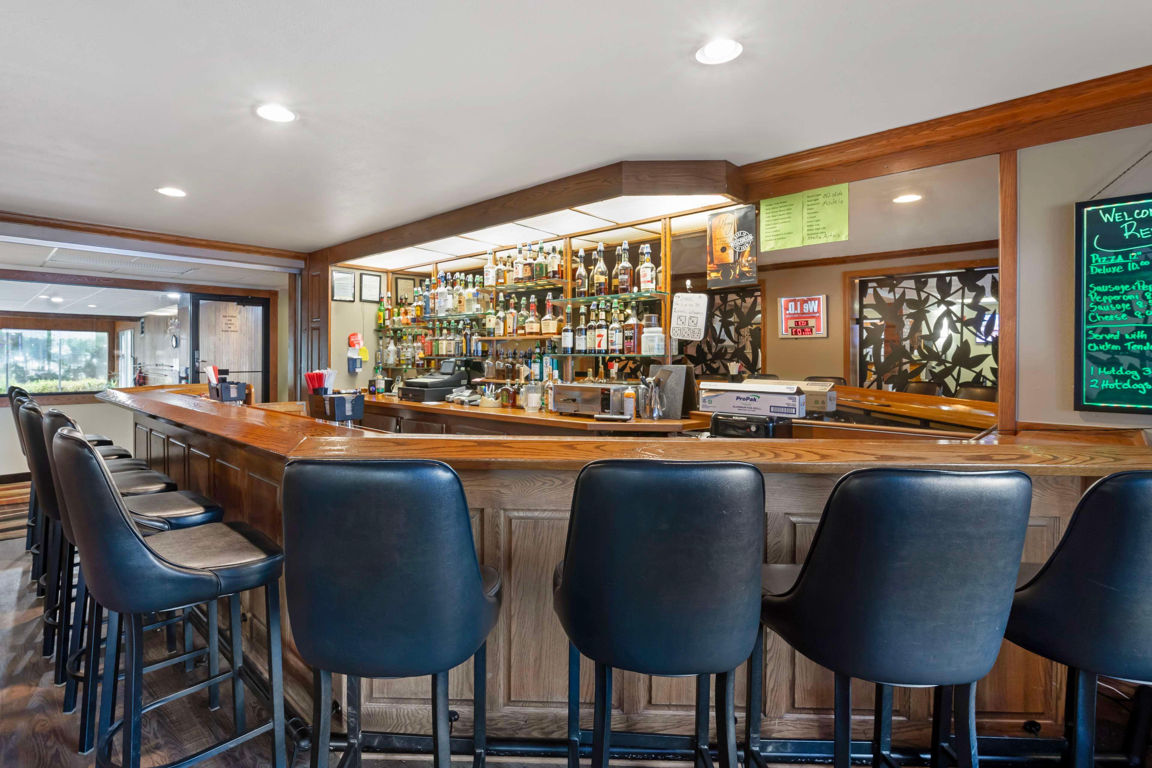 Bar/Salón Best Western Plus Concord Inn