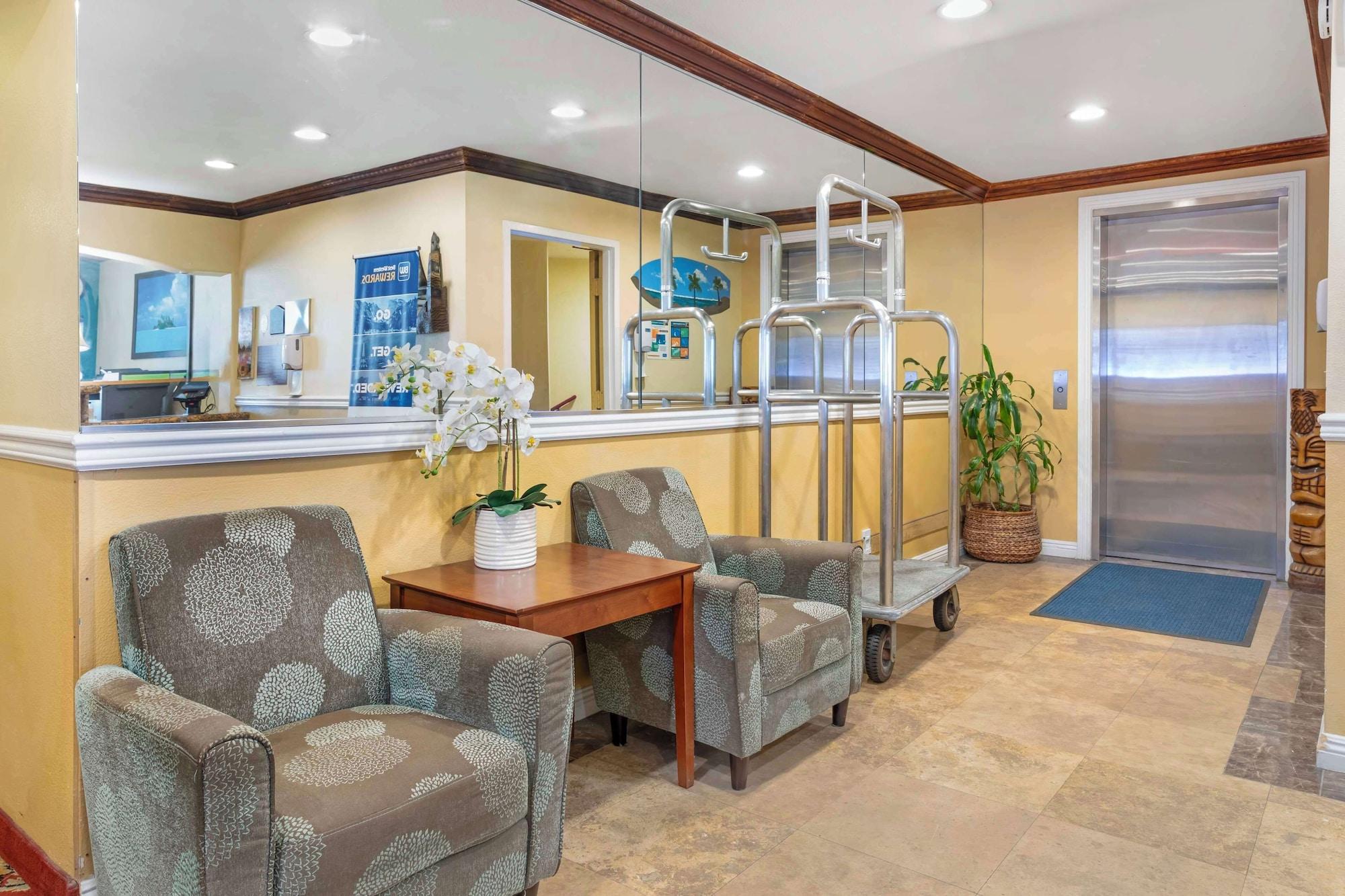 Vista Lobby Best Western Harbour Inn & Suites Huntington - Sunset Beach
