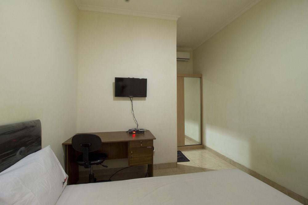 Set de Habitación RedDoorz @ Salemba Raya