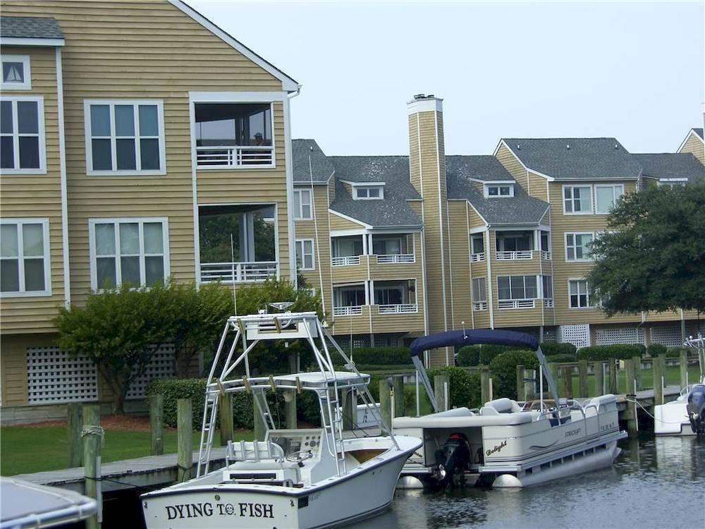 Vista Exterior Pirate's Cove Resort Condos