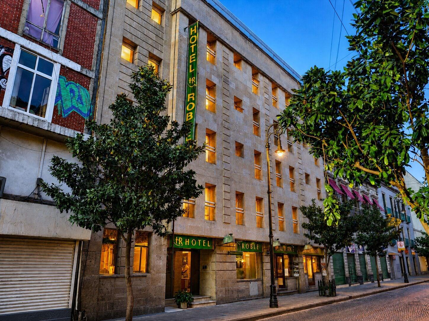 Varios Hotel Roble