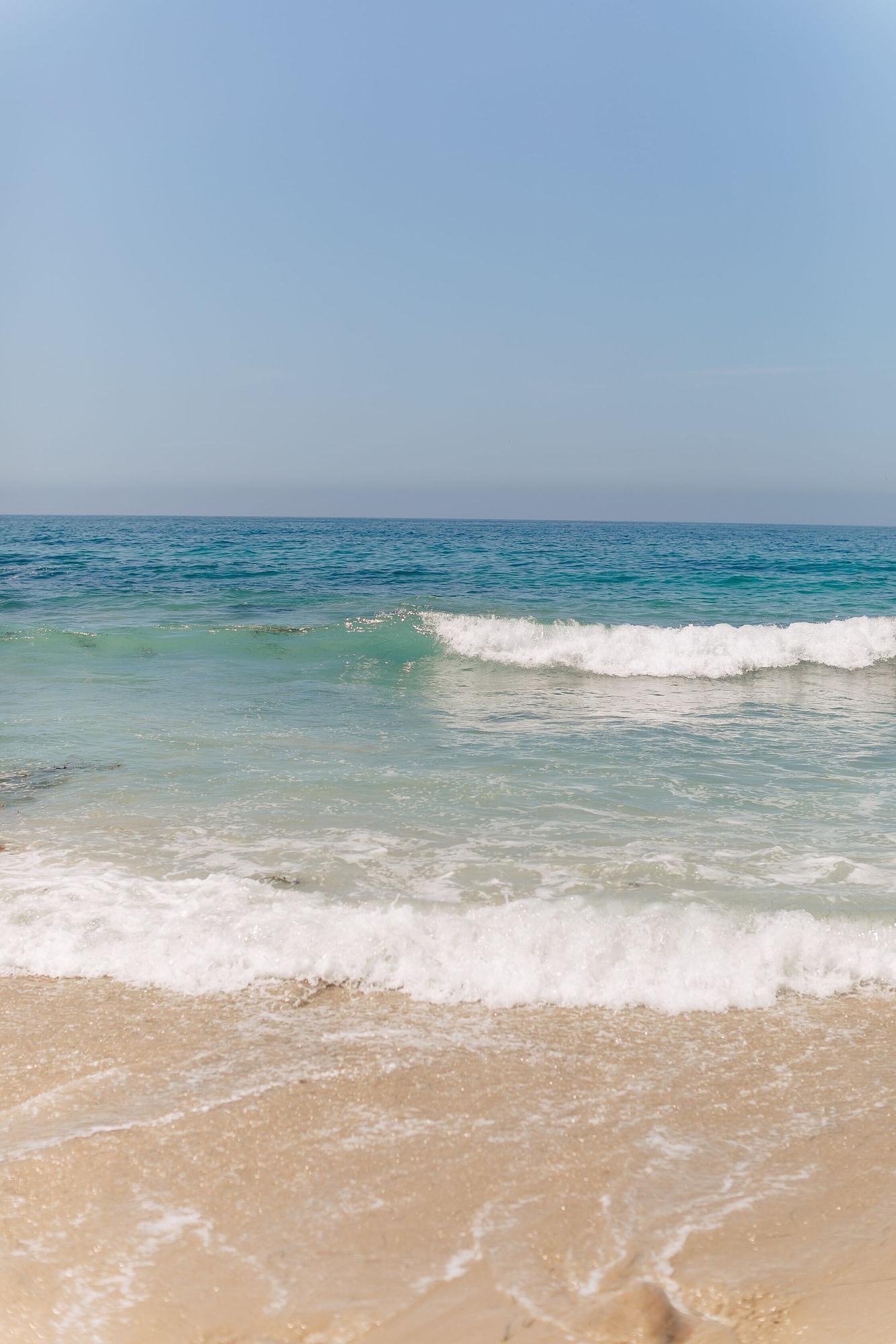 Varios Laguna Cove Hotel